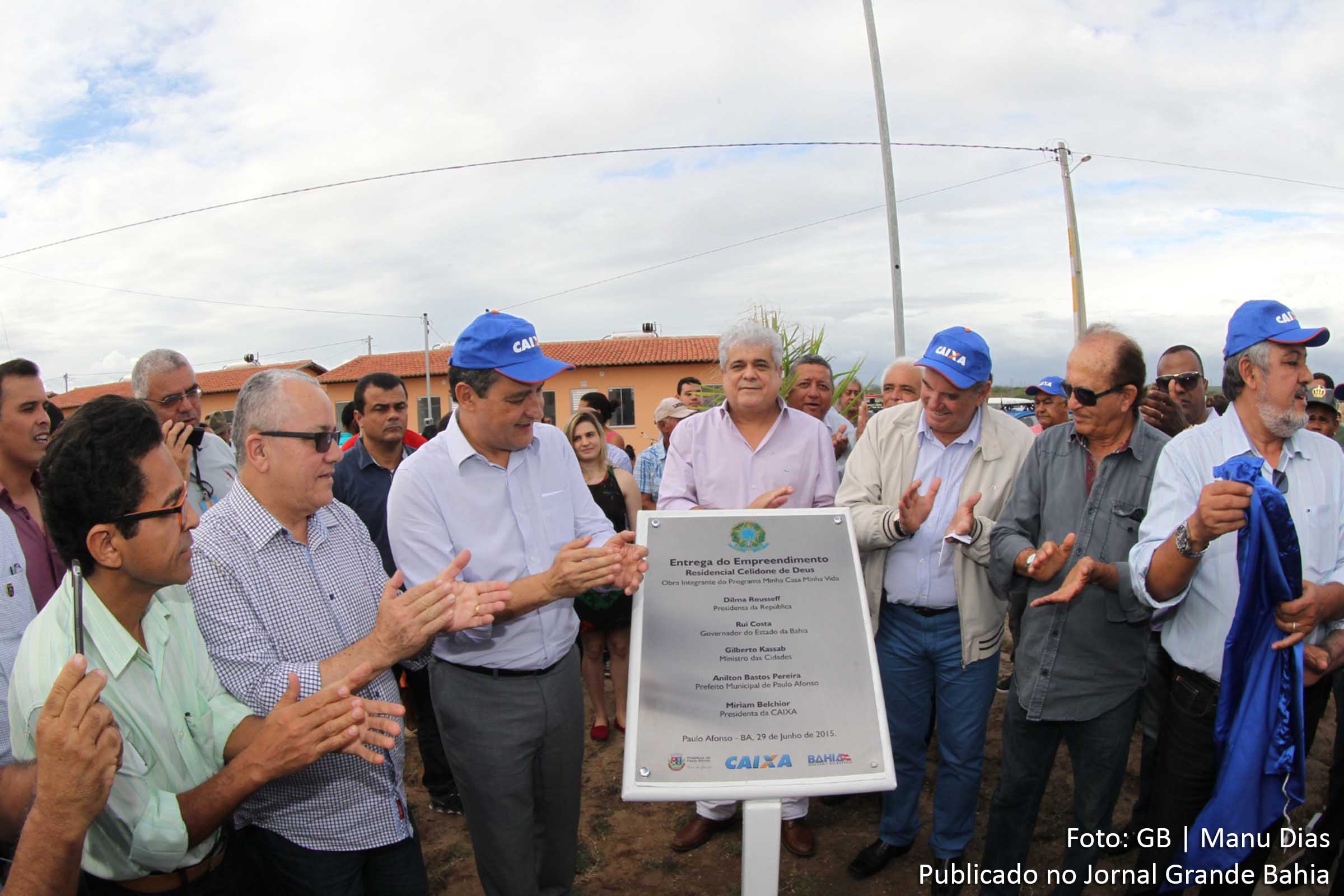 Governador Rui Costa inaugura o Residencial Celidone de Deus no município de Paulo Afonso.