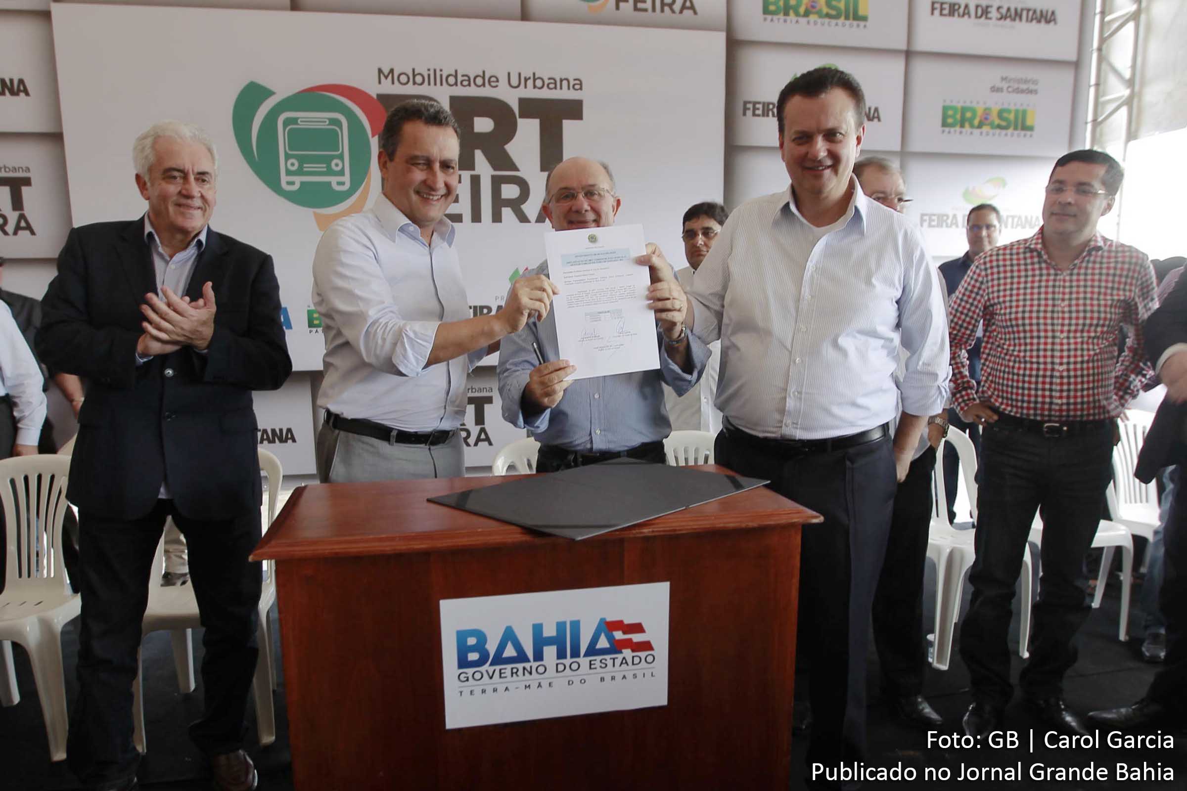Governador Rui Costa, prefeito José Ronaldo e o ministro Gilberto Kassab apresentam a ordem de serviço para início das obras do BRT de Feira de Santana.