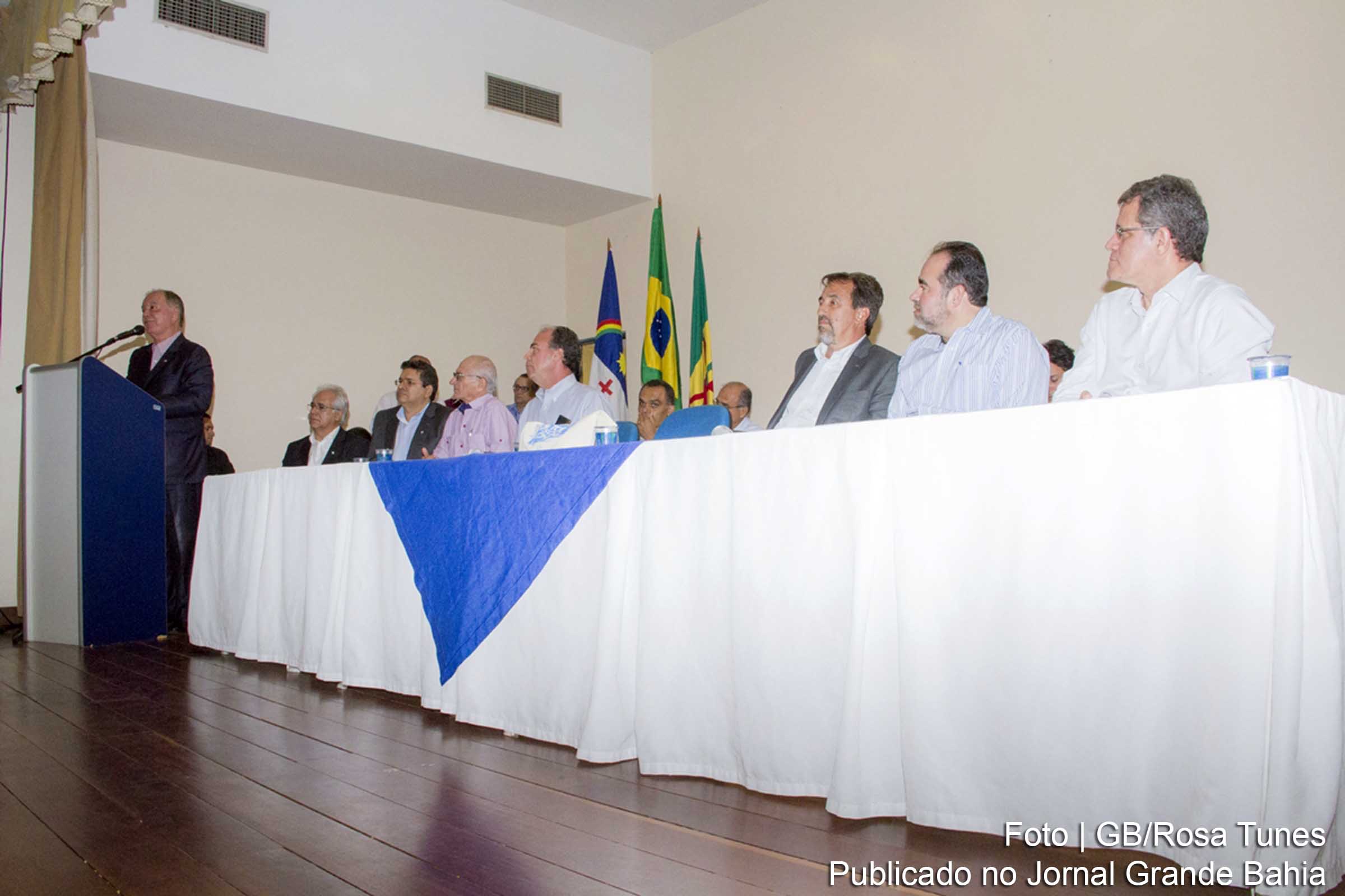 Vice-governador João Leão disse que a Bahia receberá recursos para abastecimento em perímetros irrigados. Vice-governador João Leão informou que a Bahia receberá recursos para abastecimento em perímetros irrigados.