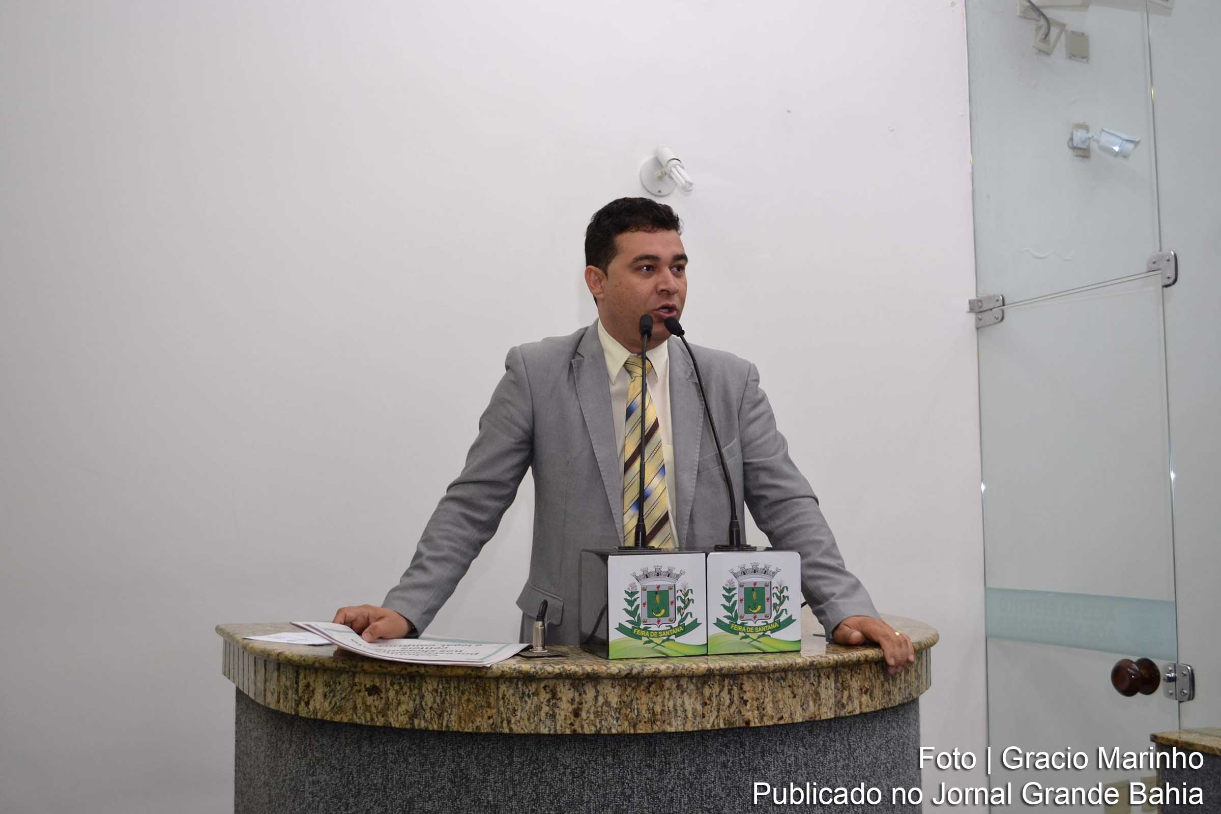 Vereador Marcos Lima chama atenção para lei que dispõe sobre vagas para estacionamento de veículos.