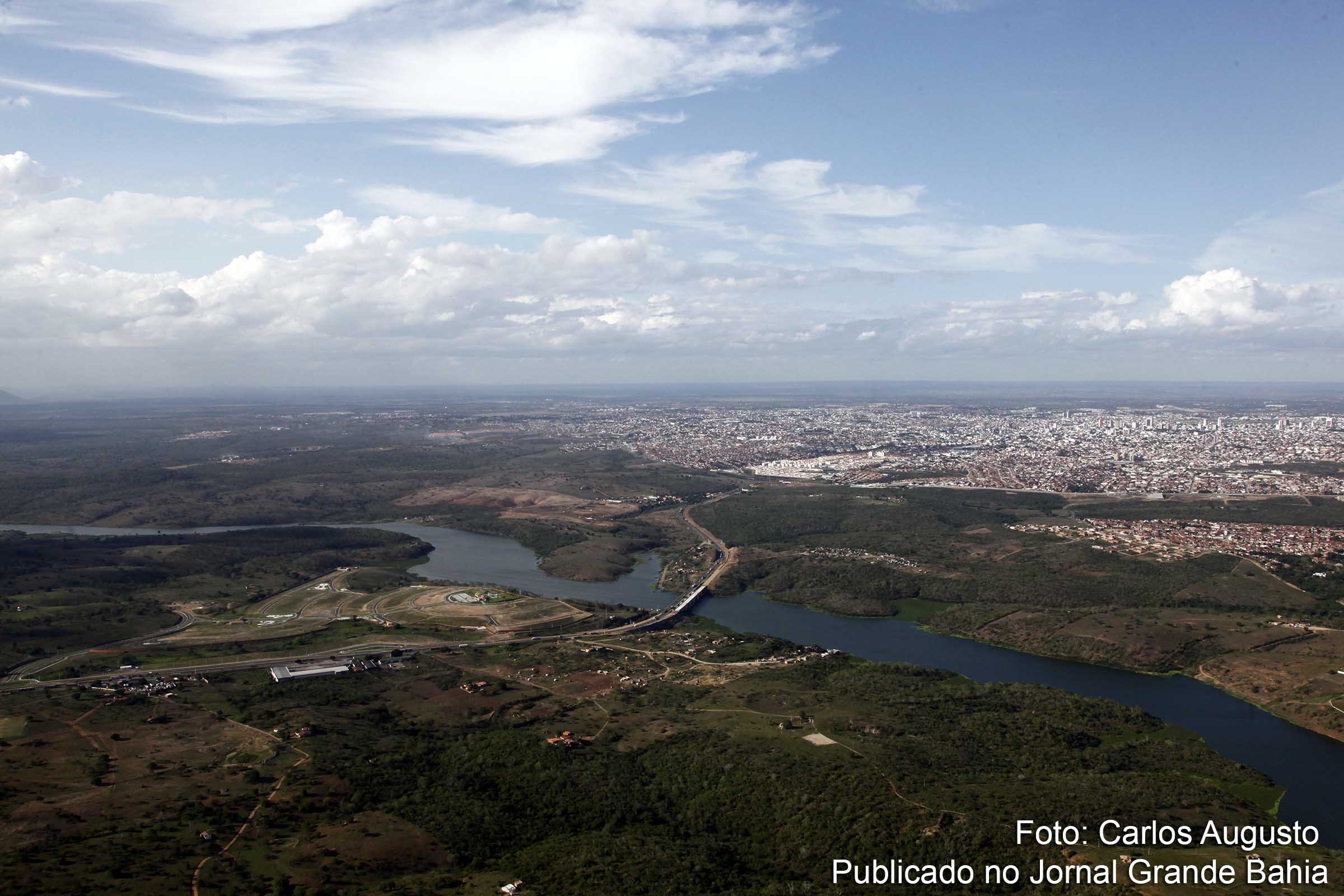 Vista aérea da região da BR 116 Sul em Feira de Santana.