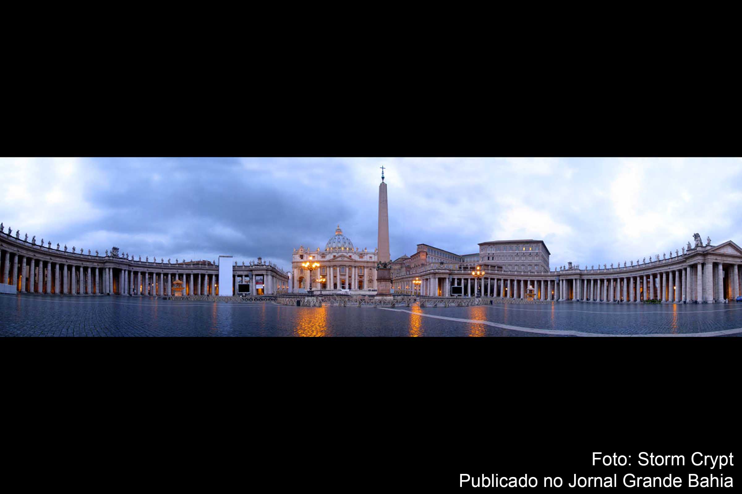 Vista panorâmica da Praça São Pedro, Vaticano, Roma. Papa Francisco moderniza comunicação do Vaticano.