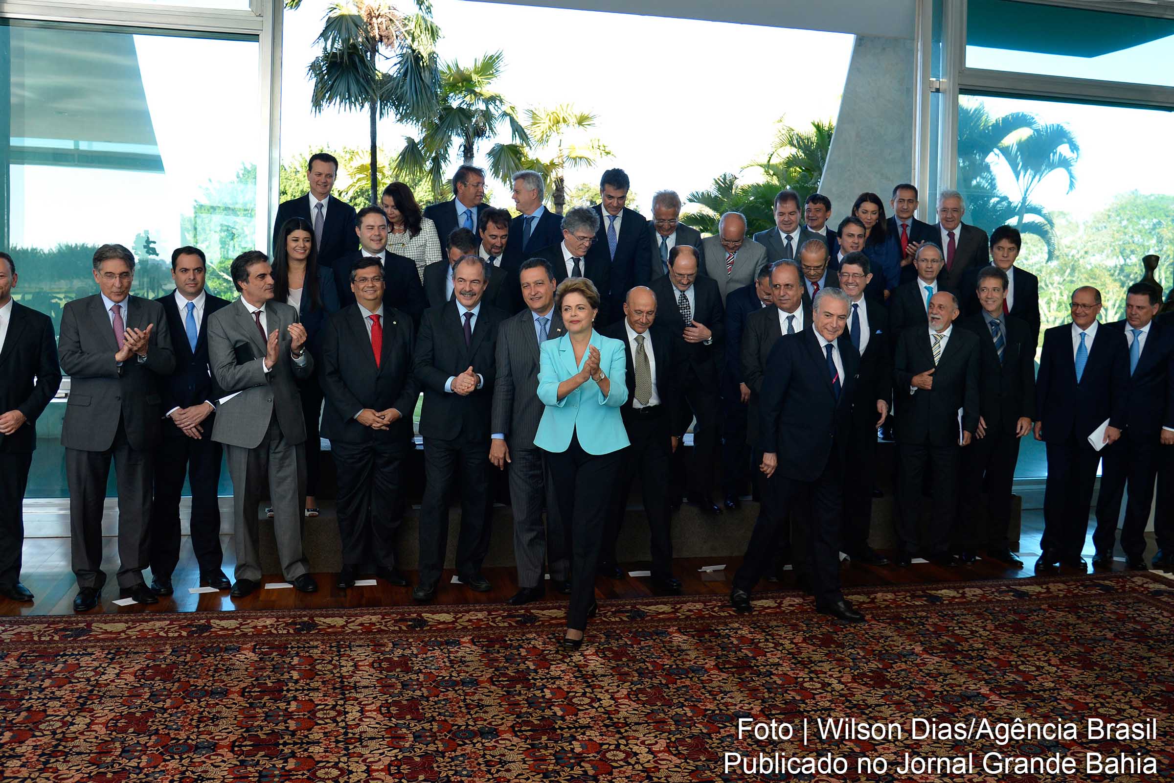 A presidenta Dilma Rousseff, acompanhada de ministros, se reúne com os governadores do país para discutir responsabilidade fiscal e propostas de governabilidade, no Palácio da Alvorada.