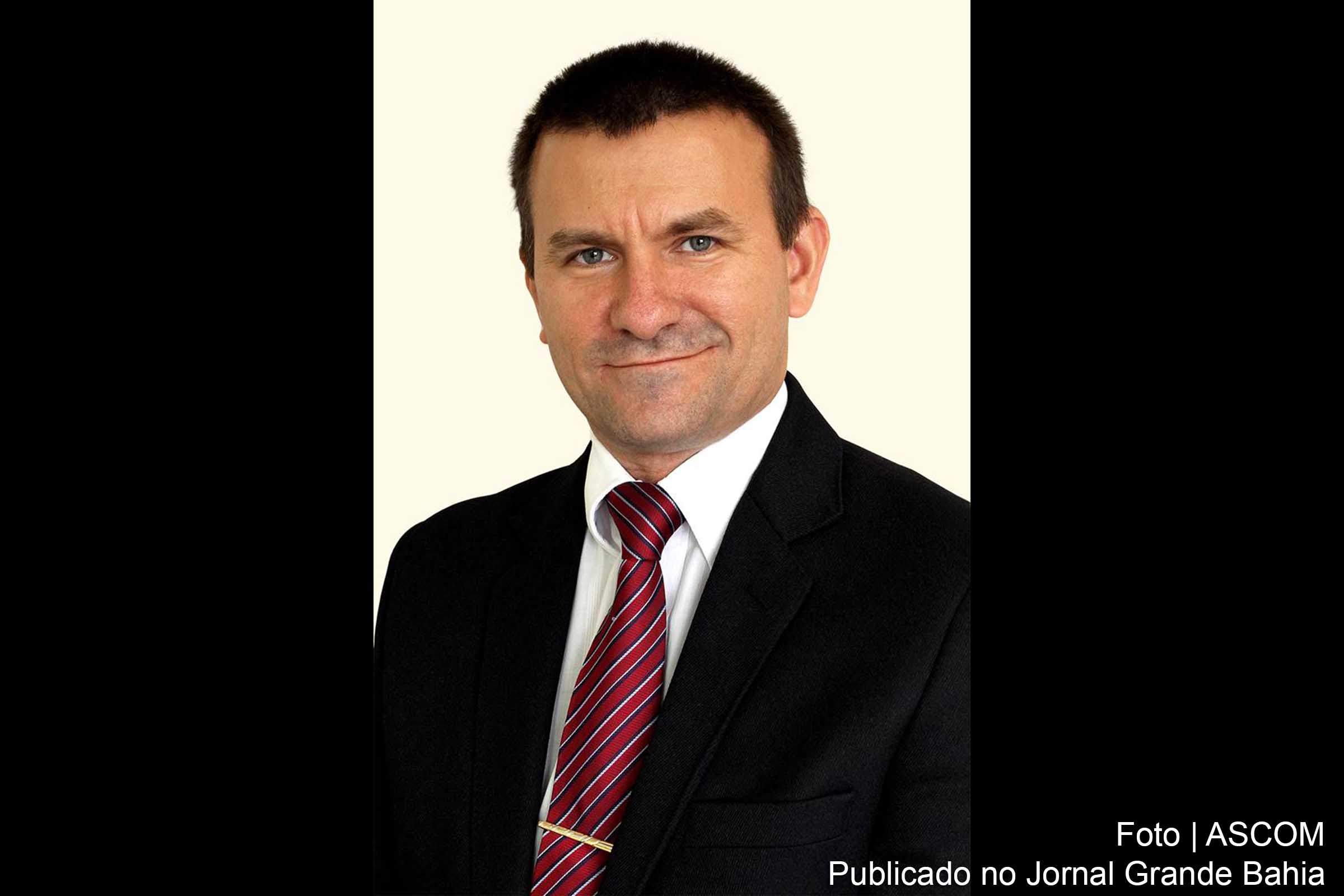 Adão Lopes é mestre em tecnologia e negócios eletrônicos.