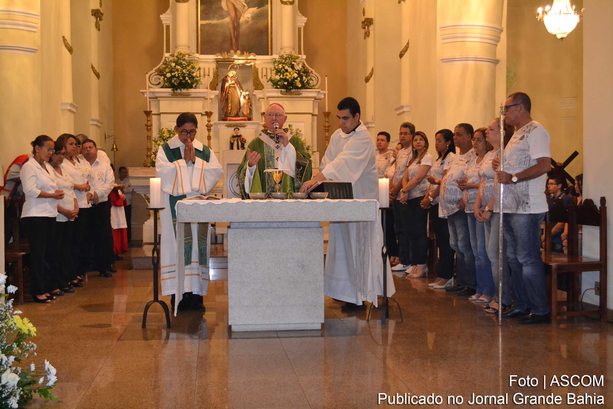 Dom Itamar Vian celebra missa solene de anúncio dos festejos à Senhora Sant'Ana.