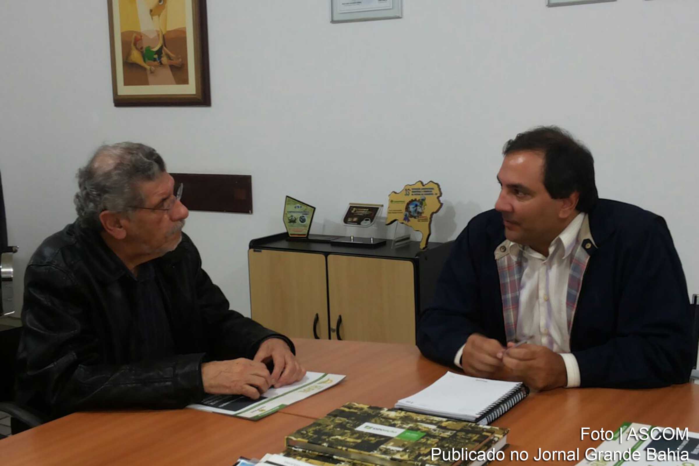 Deputado Herzem Gusmão e Jaymilton Gusmão, presidente da Cooperativa Mista Agropecuária Conquistense.