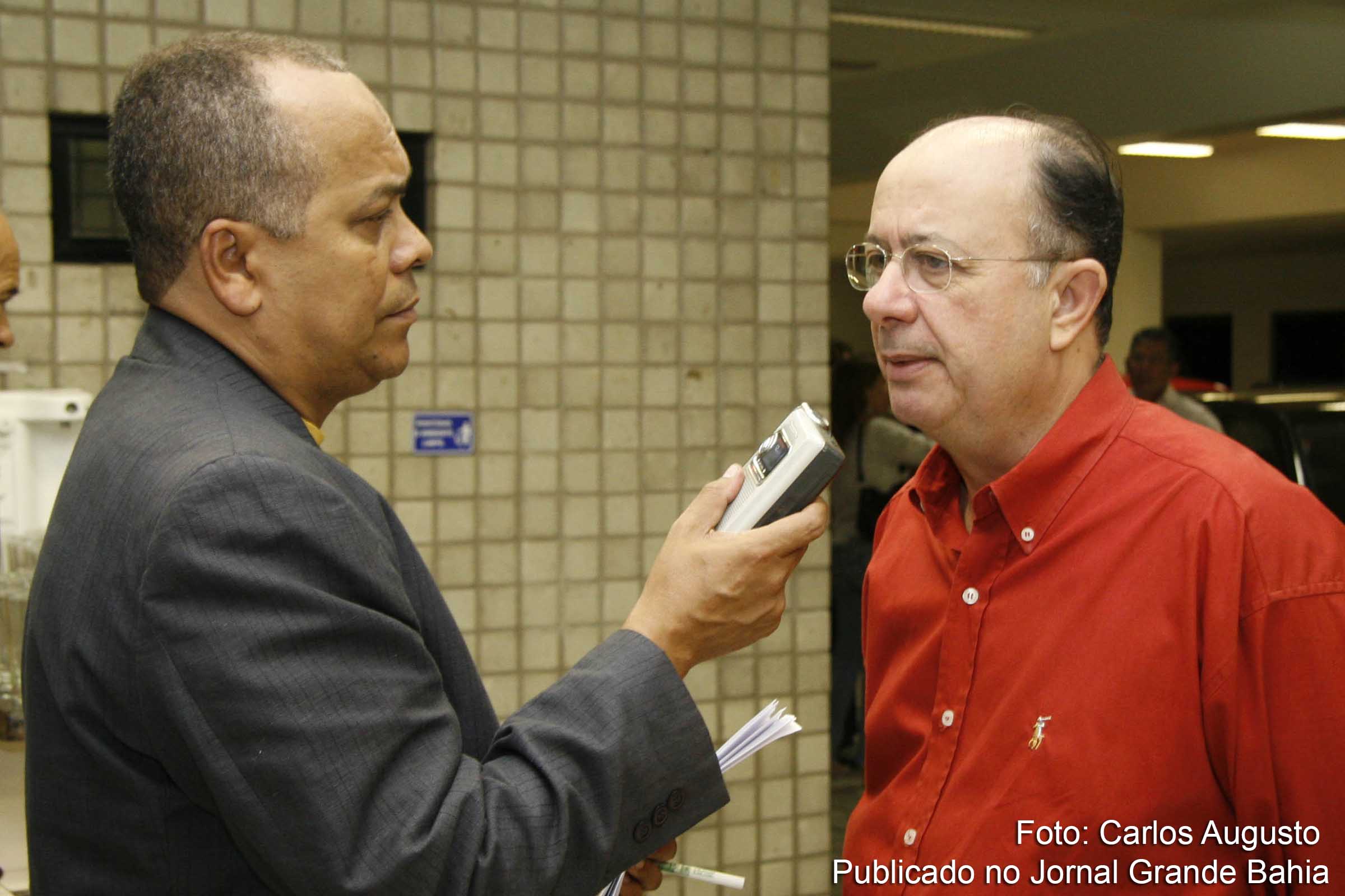 Jornalista Joilton Freitas entrevista o prefeito José Ronaldo.