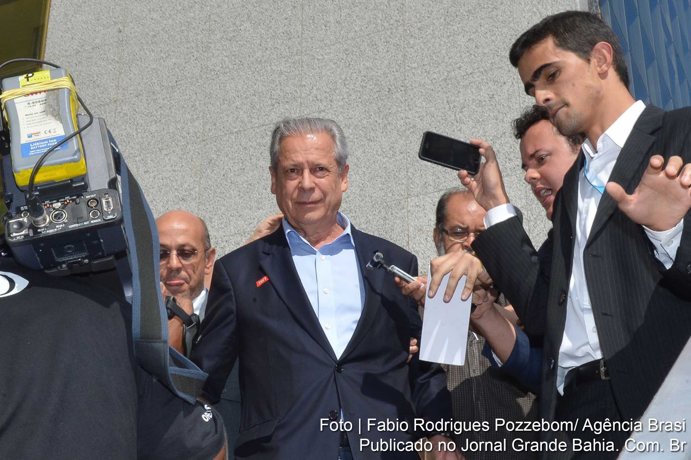Acuado pela Lava Jato, José Dirceu pede habeas preventivo. Defesa diz que ex-ministro-chefe da Casa Civil no governo Lula está no ‘crepúsculo de sua vida’ e à disposição da Justiça.