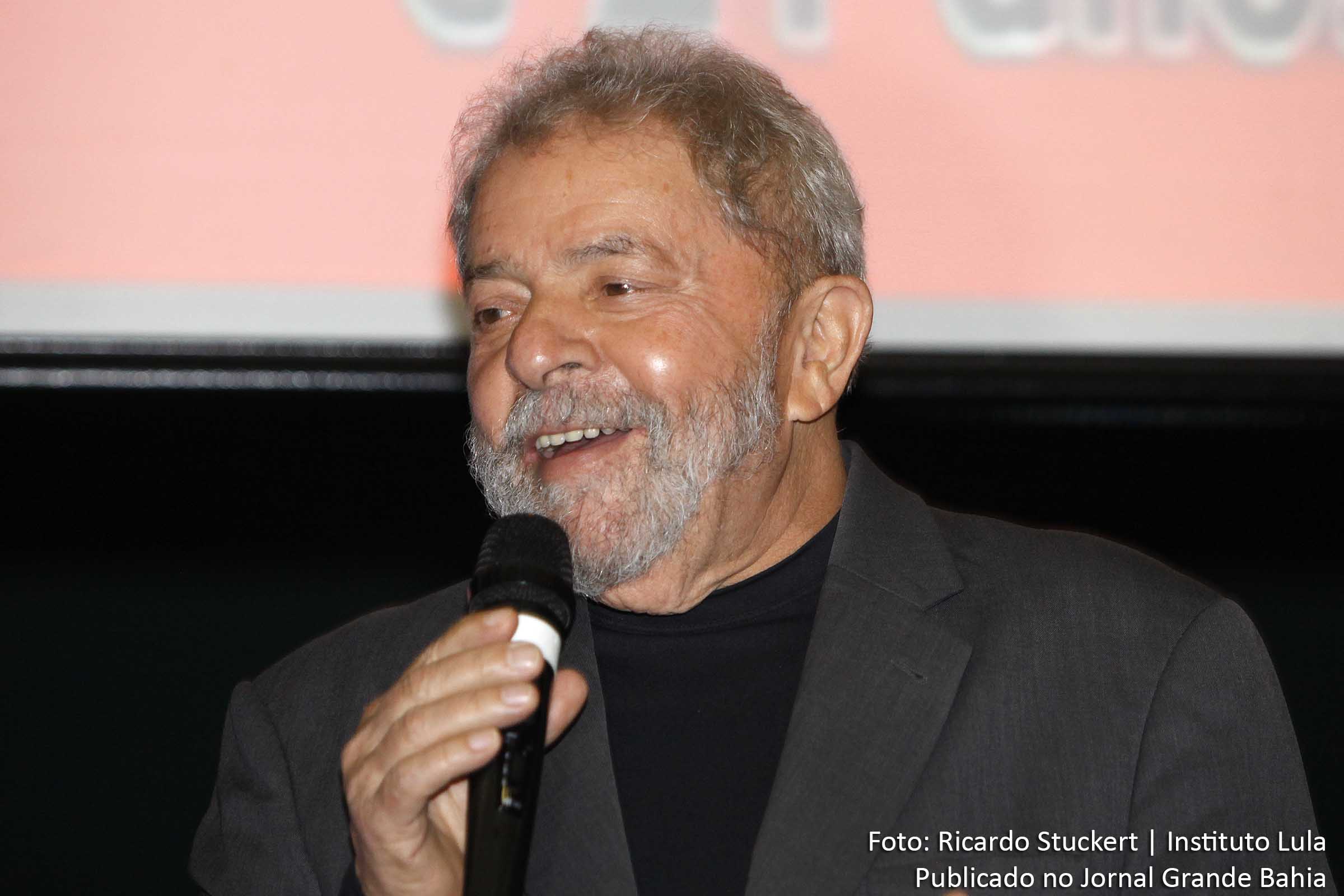 Ex-presidente Lula: “A inflação está 9%, com perspectiva de cair. Quando eu peguei esse país, a inflação estava a 12%, o desemprego a 12 %”, declarou ele.".