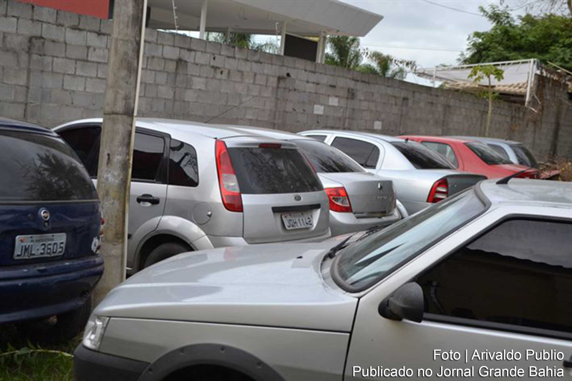 Para liberar o veículo, que fica apreendido durante duas semanas, o dono paga uma multa no valor de R$ 2 mil.