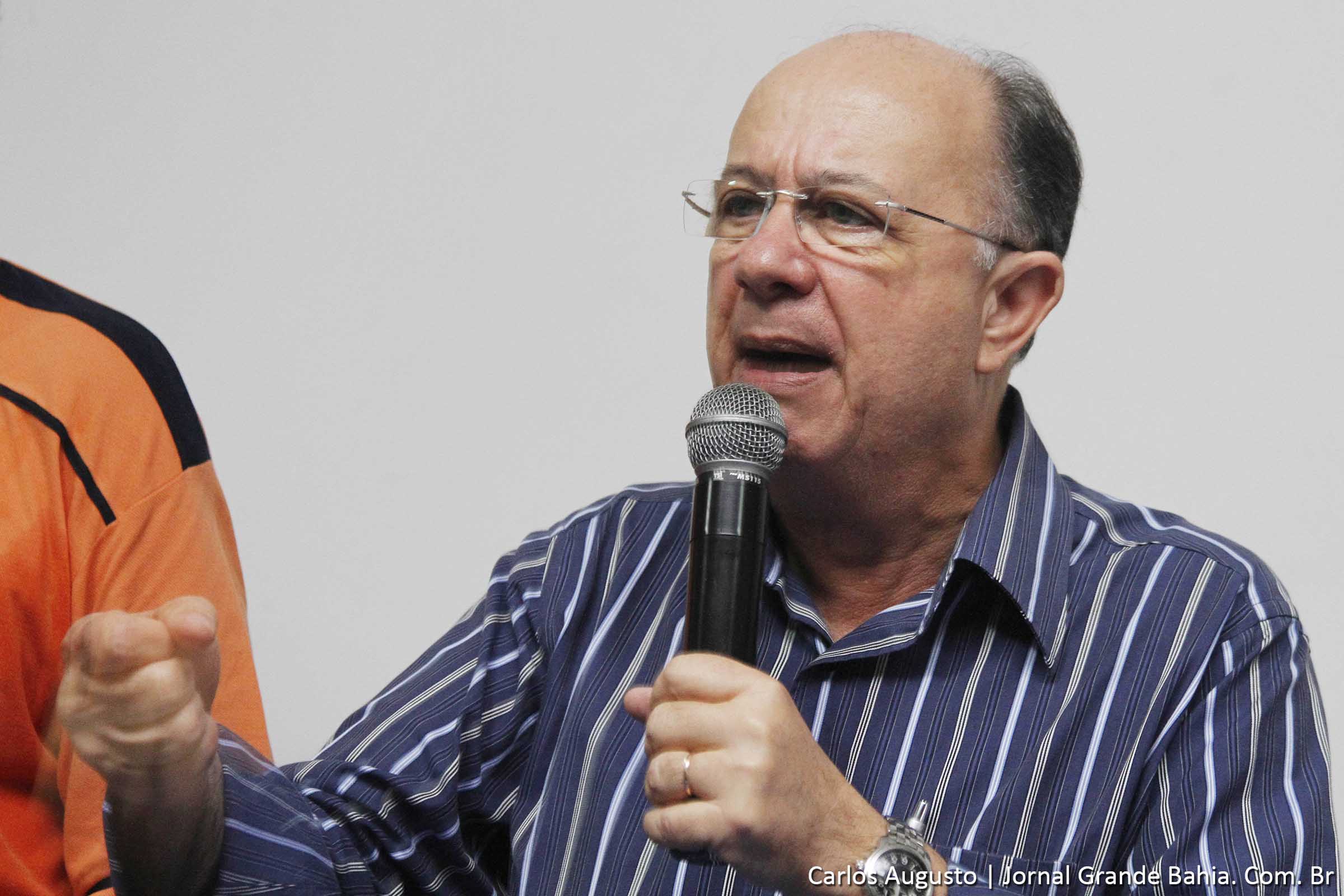 O prefeito de Feira de Santana, José Ronaldo de Carvalho , que vinha tratando os problemas sobre às obras do BRT, com moderação , resolveu ir para o ataque.