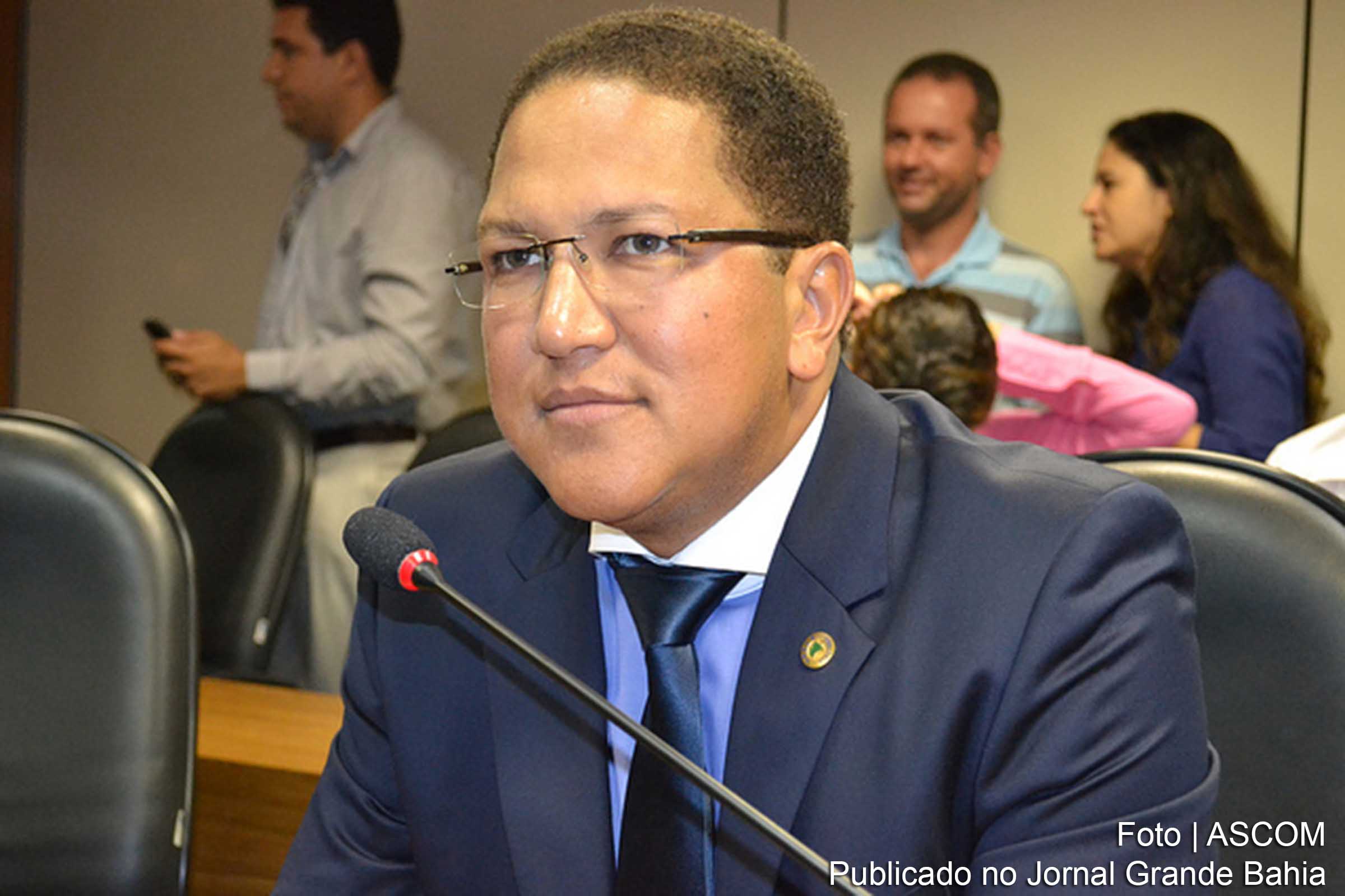 Deputado Augusto Castro.