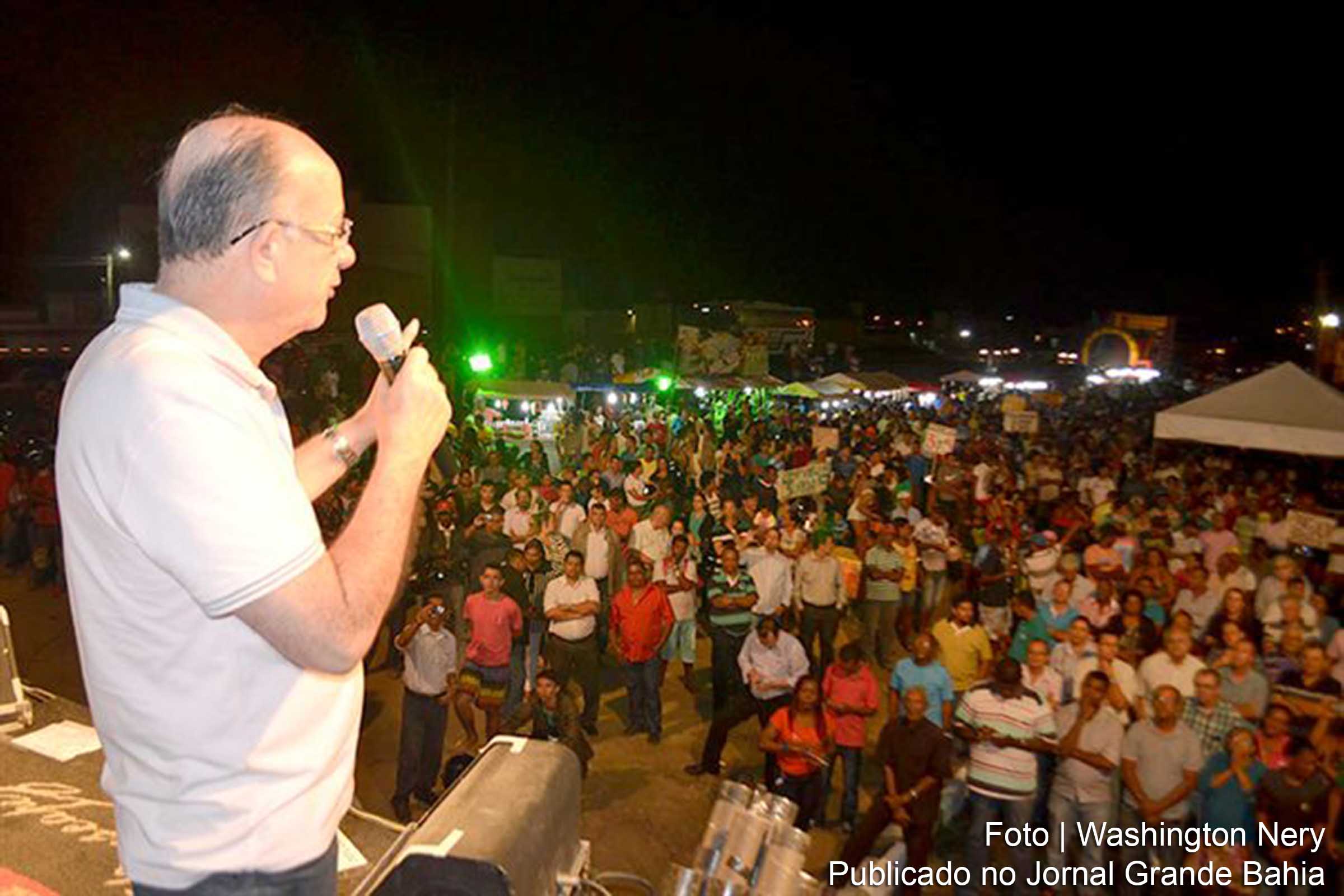 Prefeito José Ronaldo inaugura ginásio de esporte e praça no Caseb.