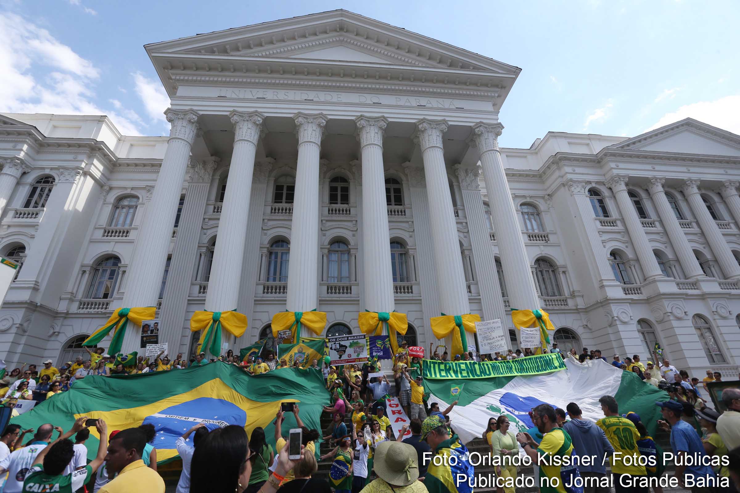 Manifestação contra governo Dilma Rousseff em Curitiba.
