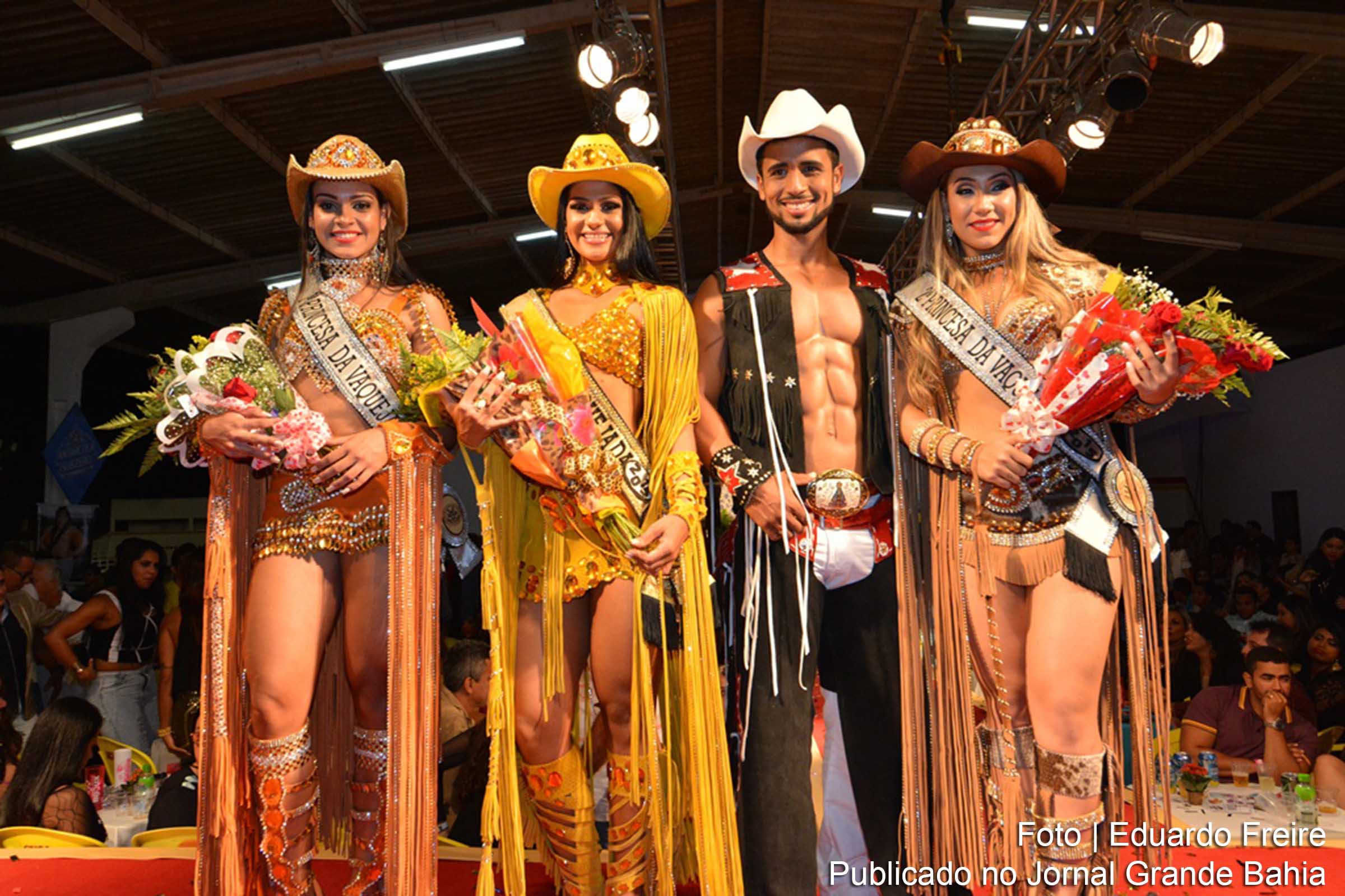 Débora Carvalho é eleita rainha da vaquejada 2015 de Serrinha.