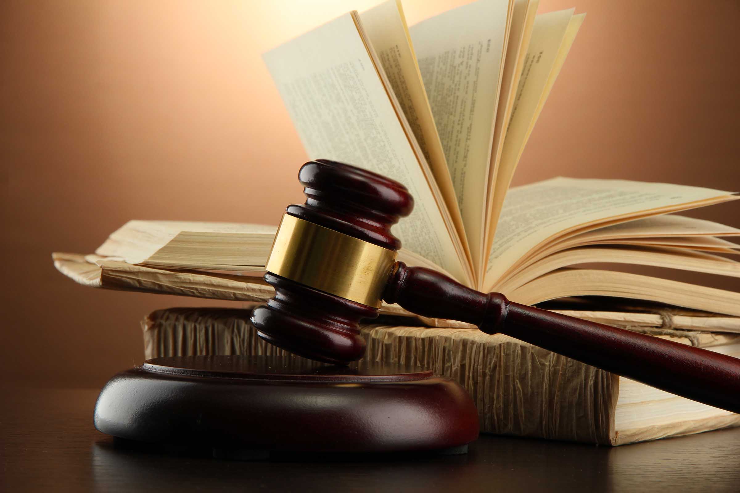 Servidores do poder judiciário mantêm em greve.