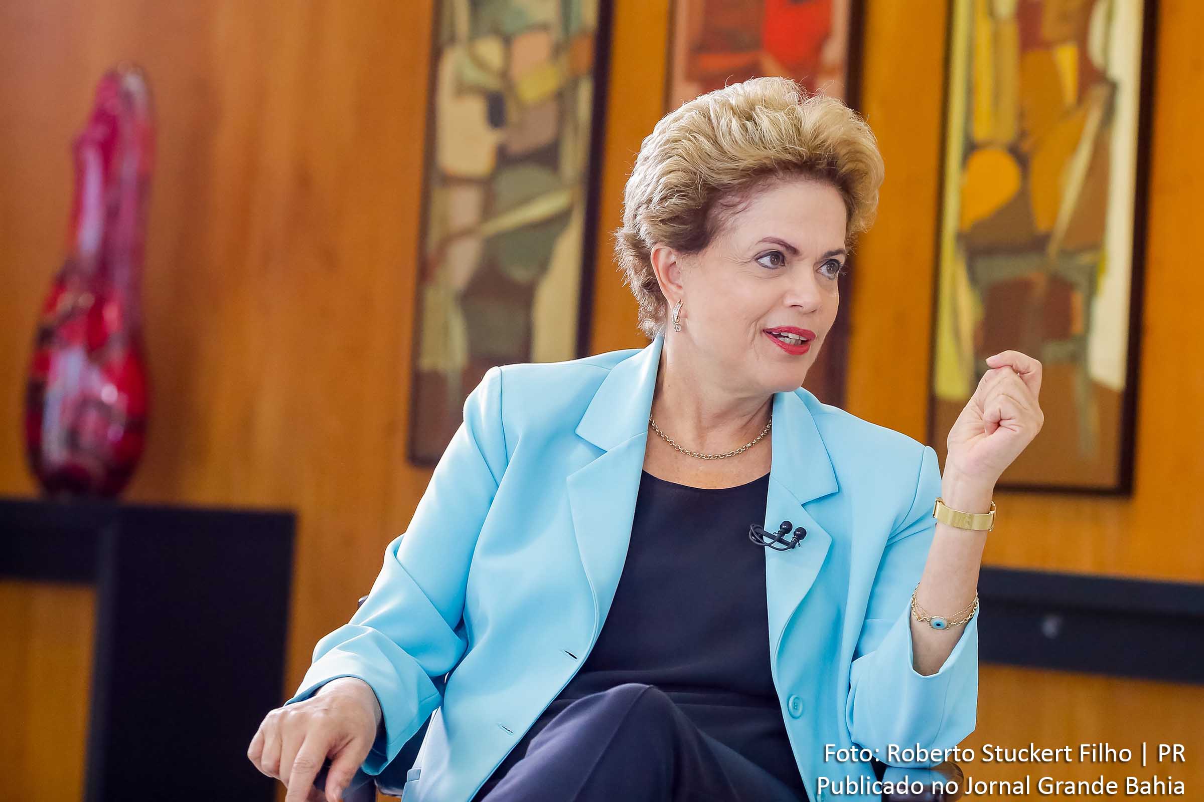 Presidenta Dilma Rousseff enfrenta elevado índice de desaprovação popular.