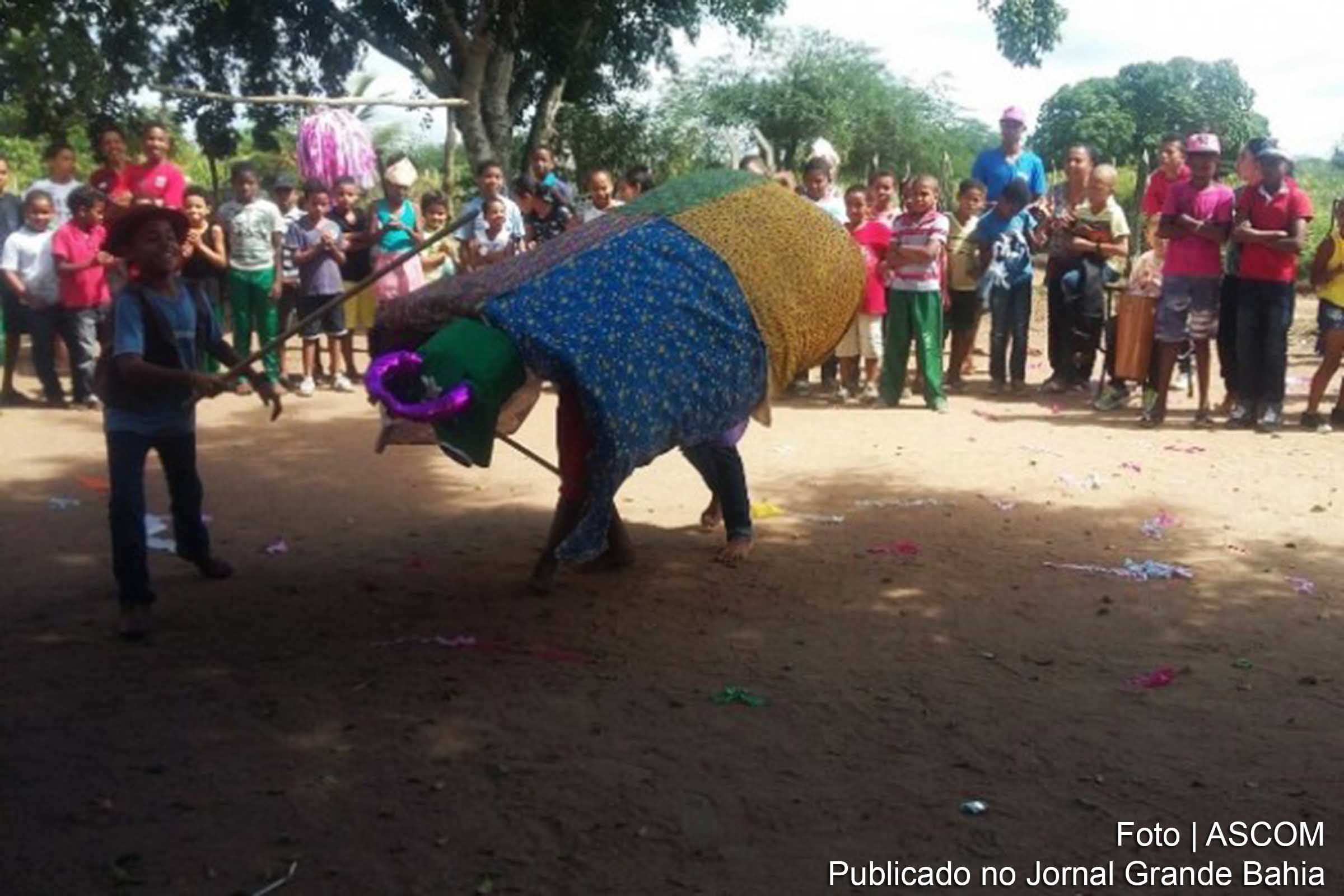 Em Feira de Santana, as escolas Ruy Nunes Cerqueira e Manoel Nascimento comemoraram o Dia do Folclore.