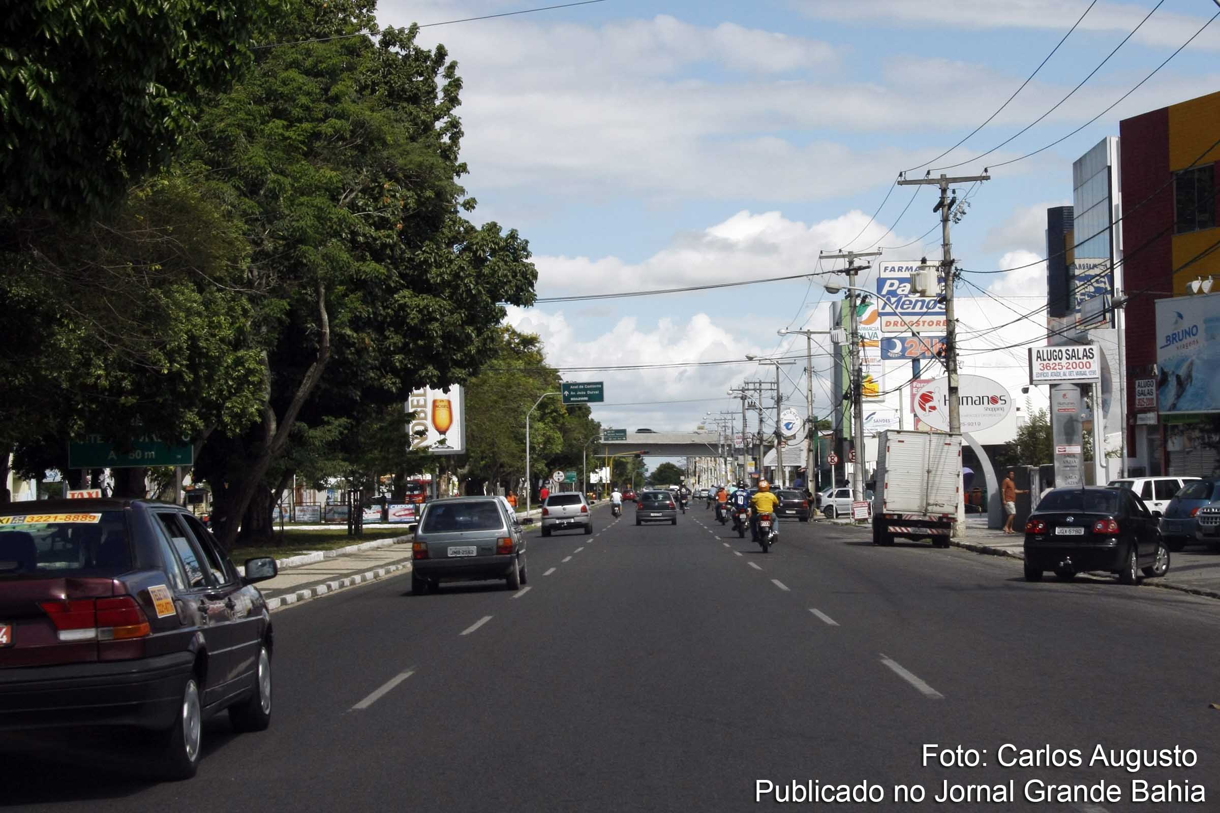 Avenida Getúlio Vargas em Feira de Santana, considerada uma das avenidas mais arborizadas do país.