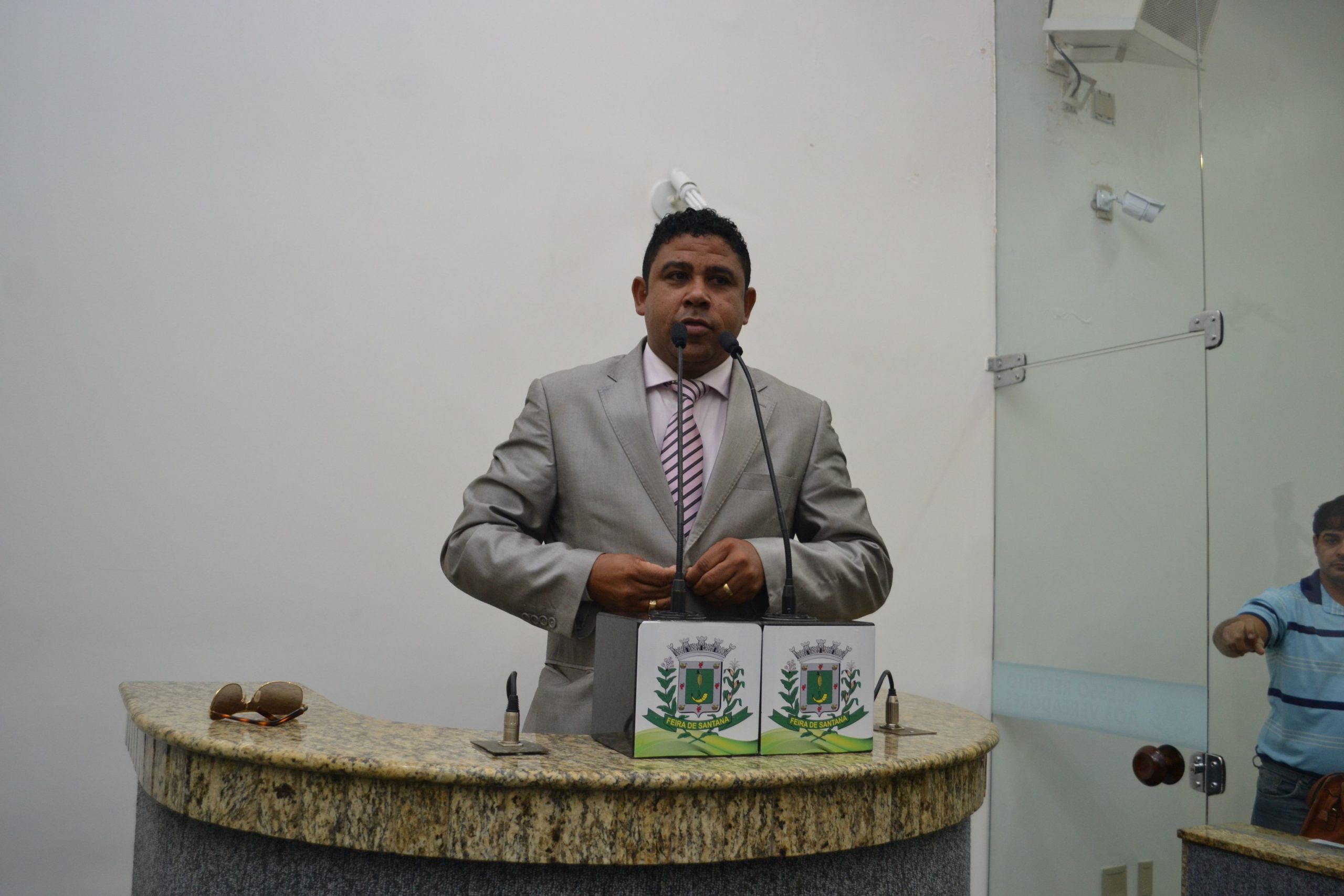 Ewerton Carneiro da Costa (Tom) afirma que as motos da PM de Feira de Santana estão sucateadas.