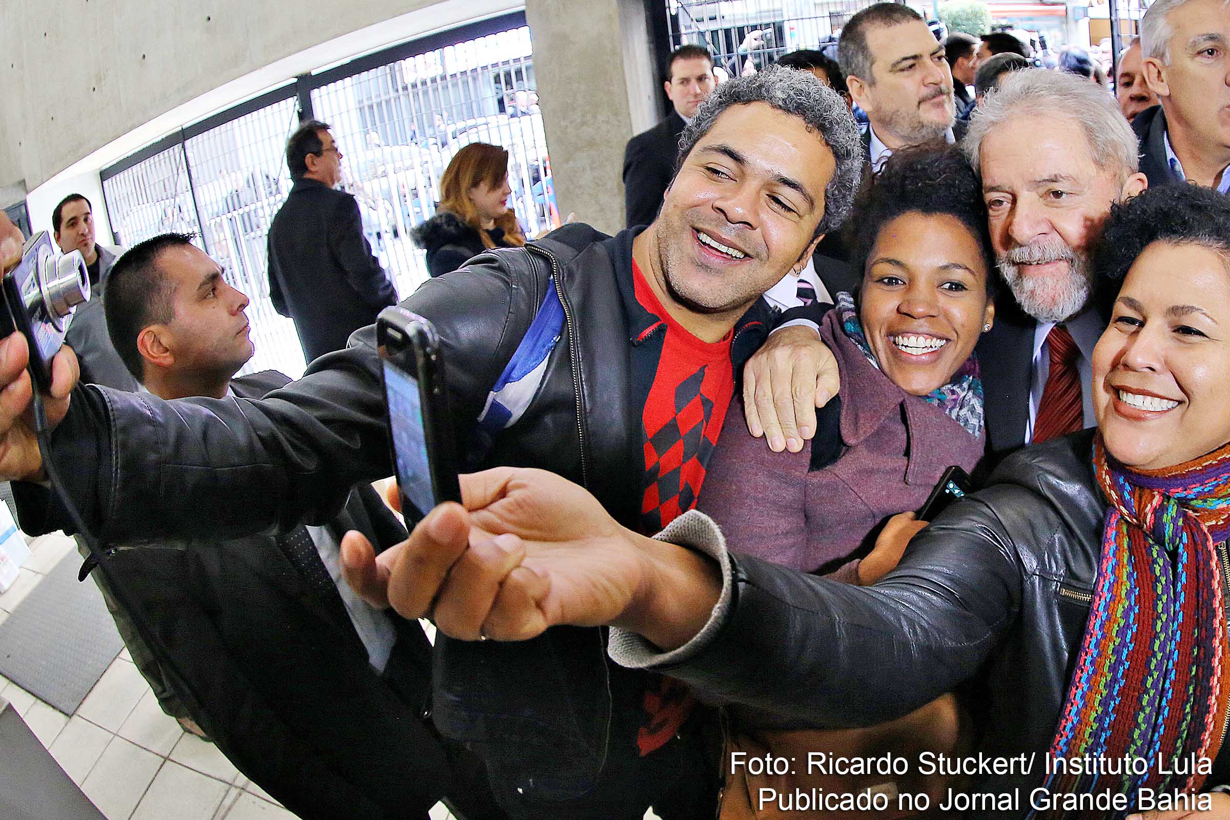 Ex-presidente Lula participa de inauguração do CITRA, em Buenos Aires. PF vai ouvir ex-presidente sobre caso Lava Jato, autoriza STF.