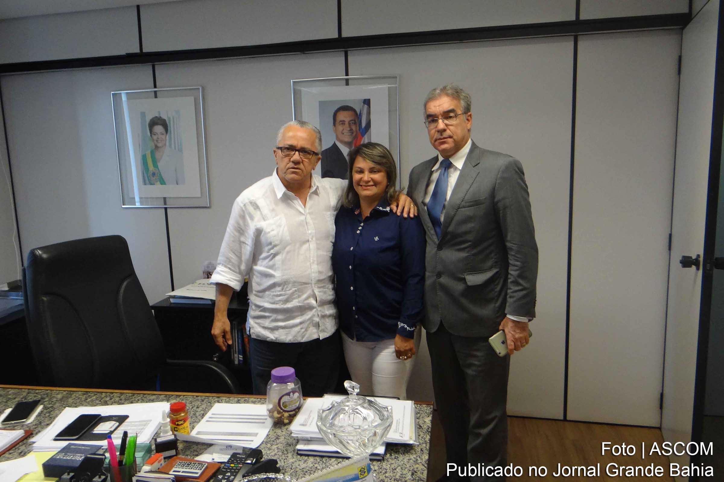 Secretário Josias Gomes, prefeita Jaqueline Motta e deputado Zé Neto.
