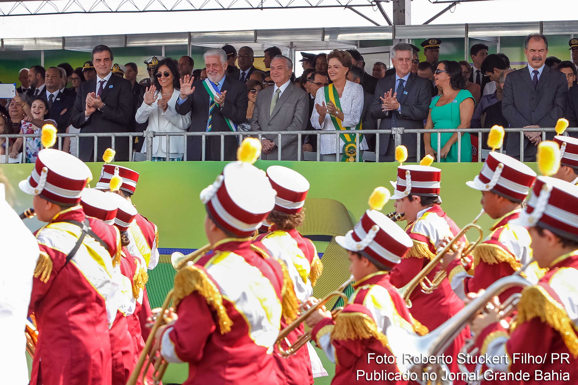 A nota reitera que o vice-presidente da República, Michel Temer, quer colaborar com a presidenta Dilma Rousseff para a superar a atual crise.