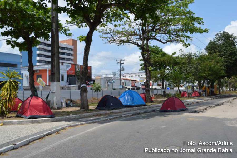 Ocupação permanece por tempo indeterminado no canteiro de obras do BRT de Feira de Santana.