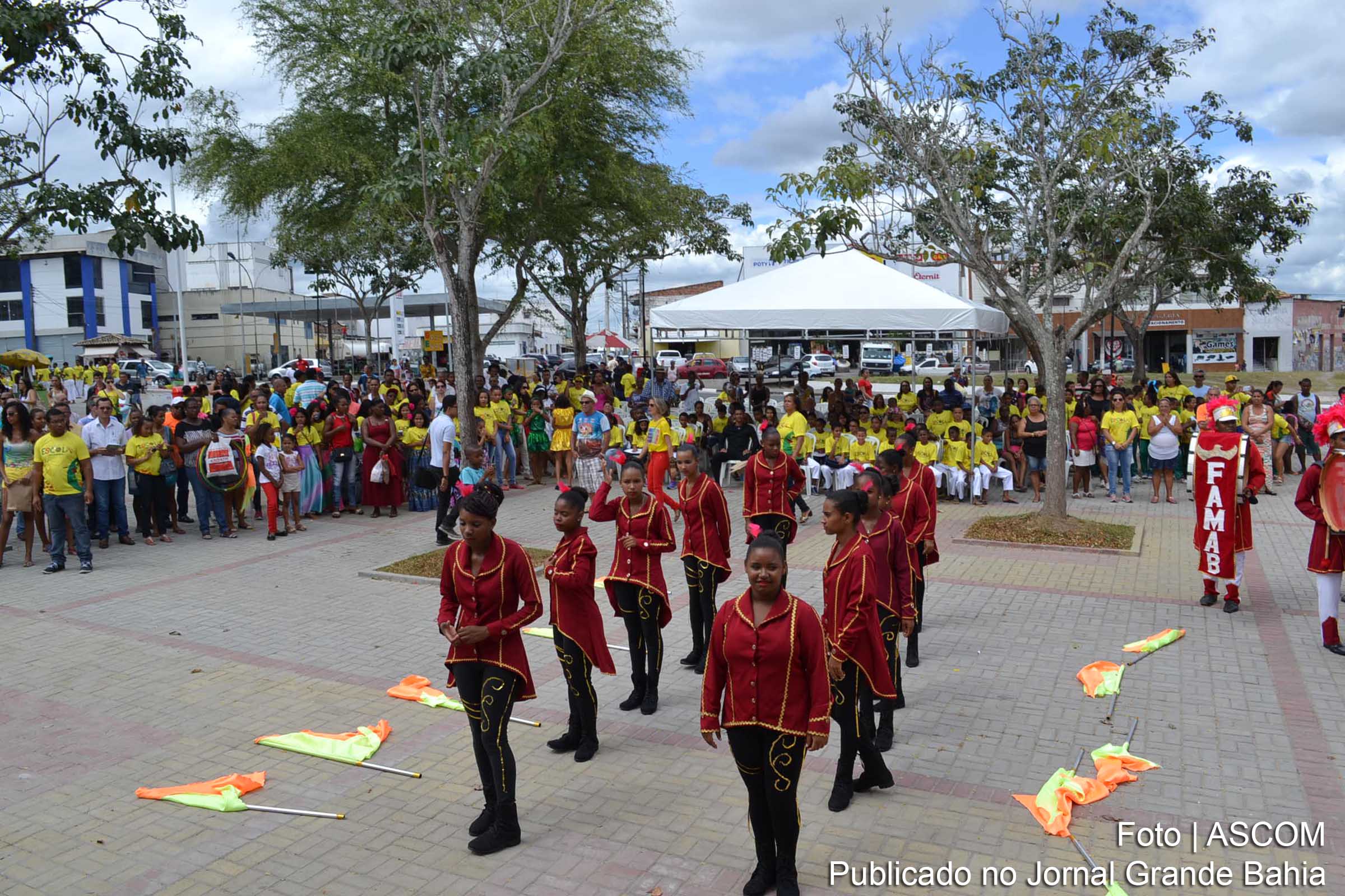 Projeto Escola na Avenida celebra aniversário de Feira na Praça Padre Ovídio