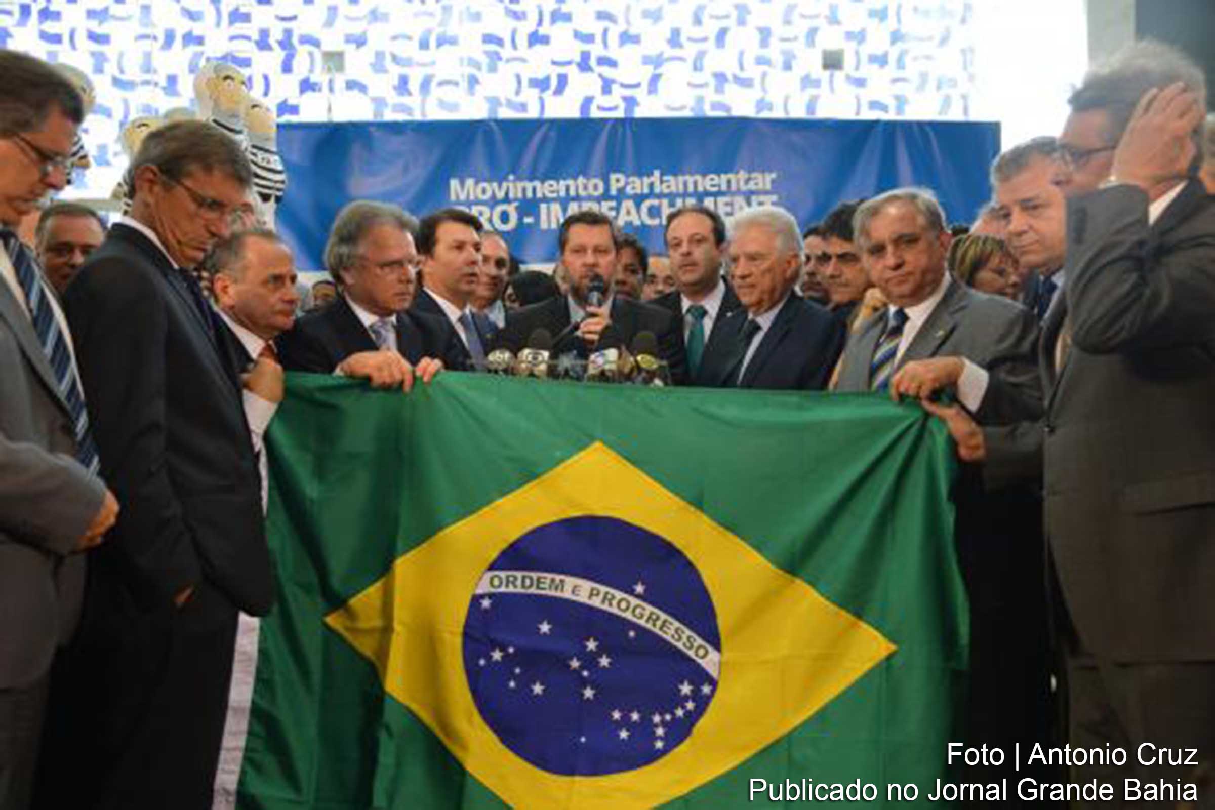 Representantes de quatro partidos de oposição lançam movimento para pedir o impeachment da presidenta Dilma Rousseff.
