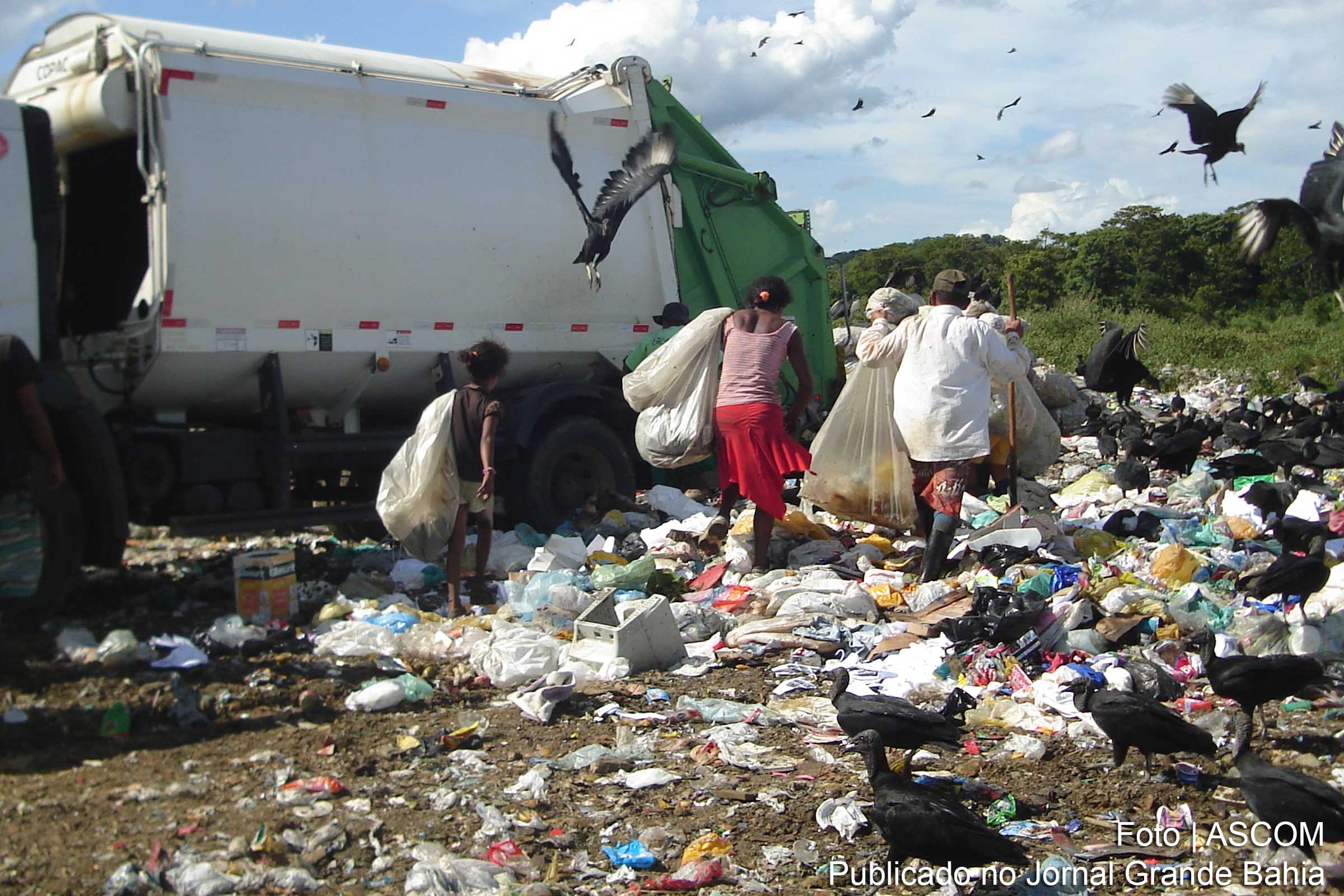 Trabalho infantil nos lixões.