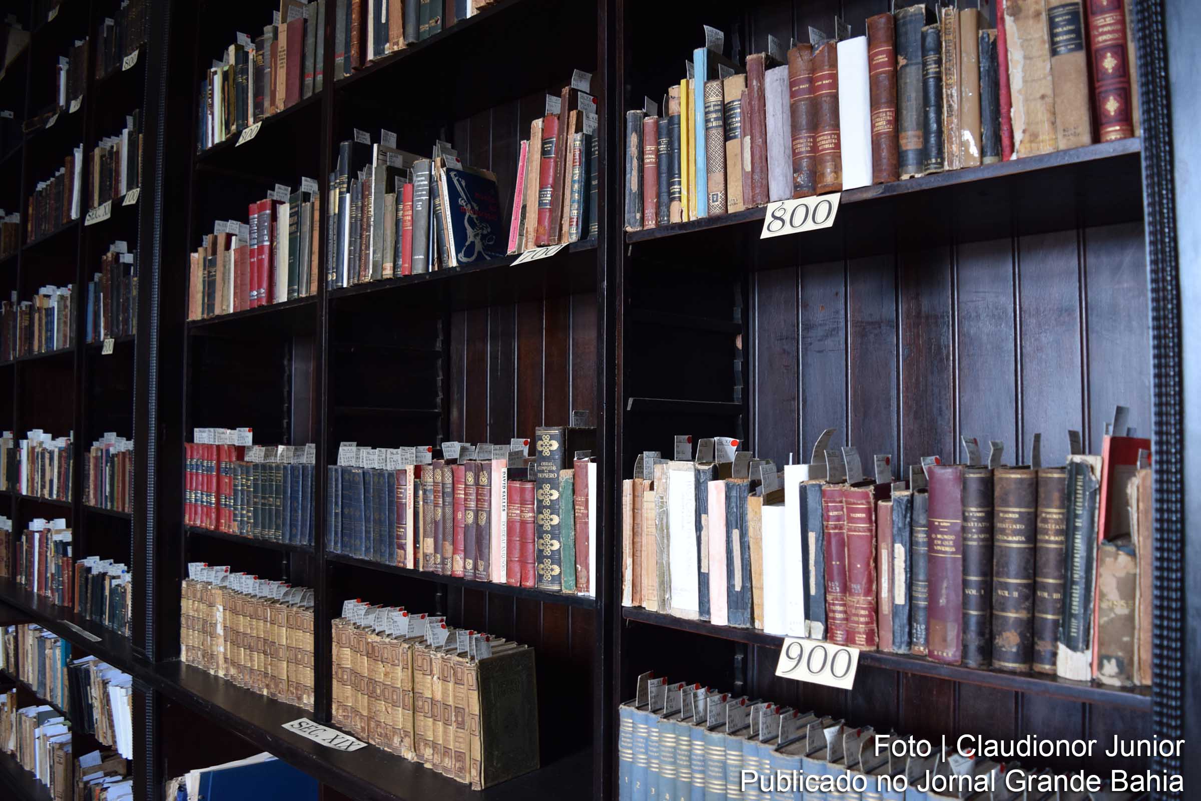 Biblioteca do Colégio Central da Bahia, no bairro de Nazaré, em Salvador, tem 178 anos de fundada.