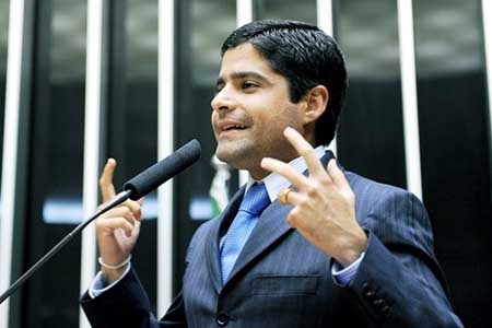 A Câmara Municipal de Feira de Santana aprovou recentemente a Comenda Maria Quitéria para o prefeito de Salvador ACM Neto.
