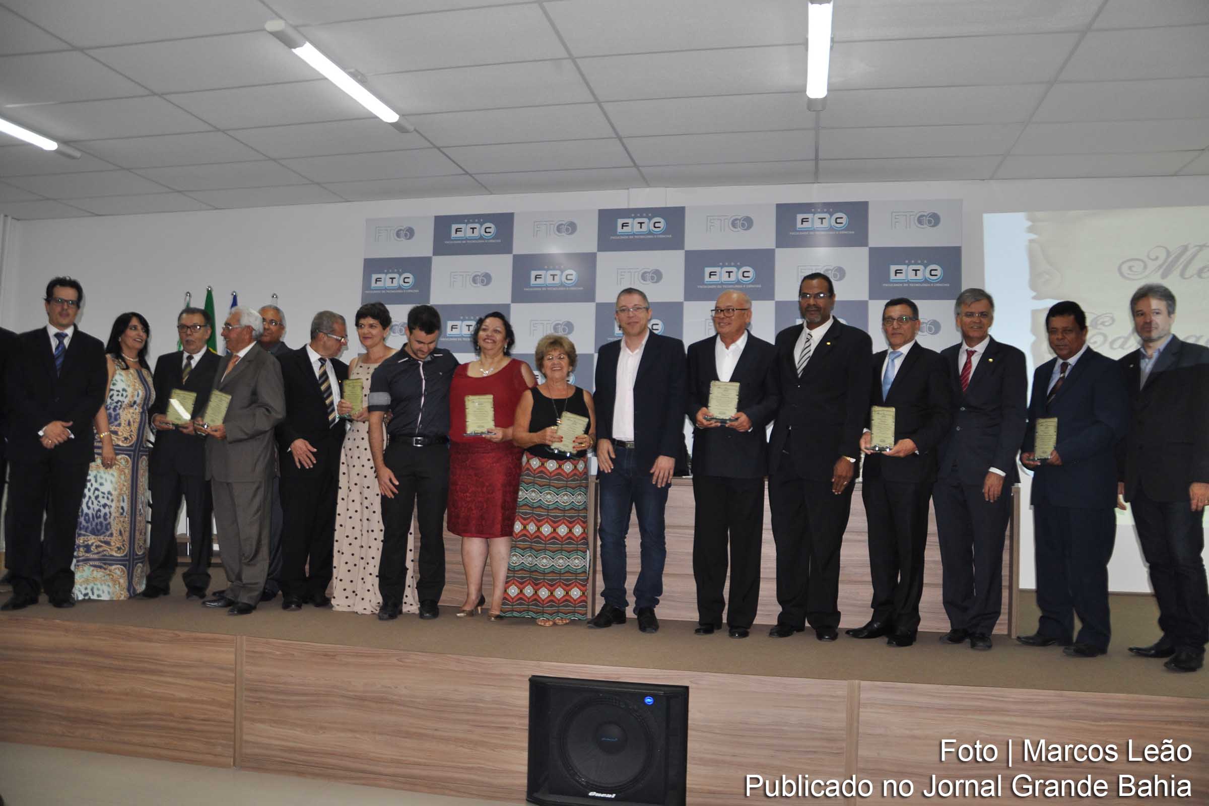 Professores recebem o 'Mérito Educacional FTC'.