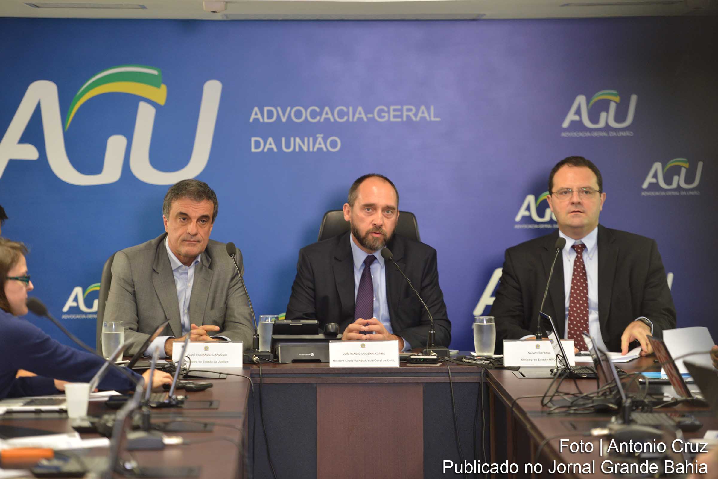 O Ministro da Justiça, José Eduardo Cardozo; o Advogado Geral da União, Luiz Inácio Adams e o Ministro do Planejamento, Nelson Barbosa falam sobre o julgamento das contas do governo Rousseff.