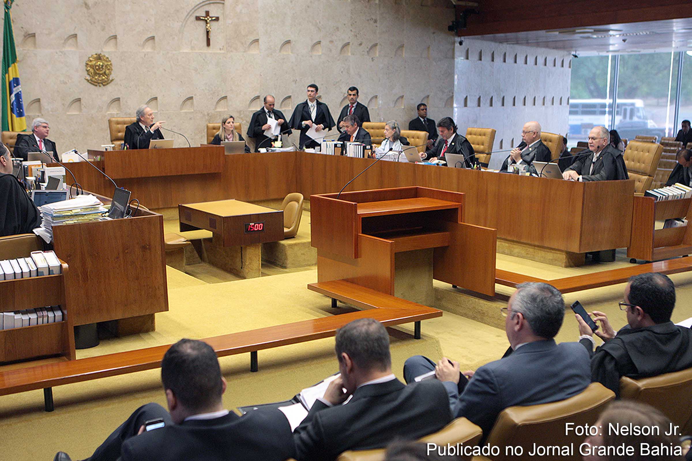 Ministros do STF STF impedem rito de impeachment definido pelo presidente da Câmara Federal.