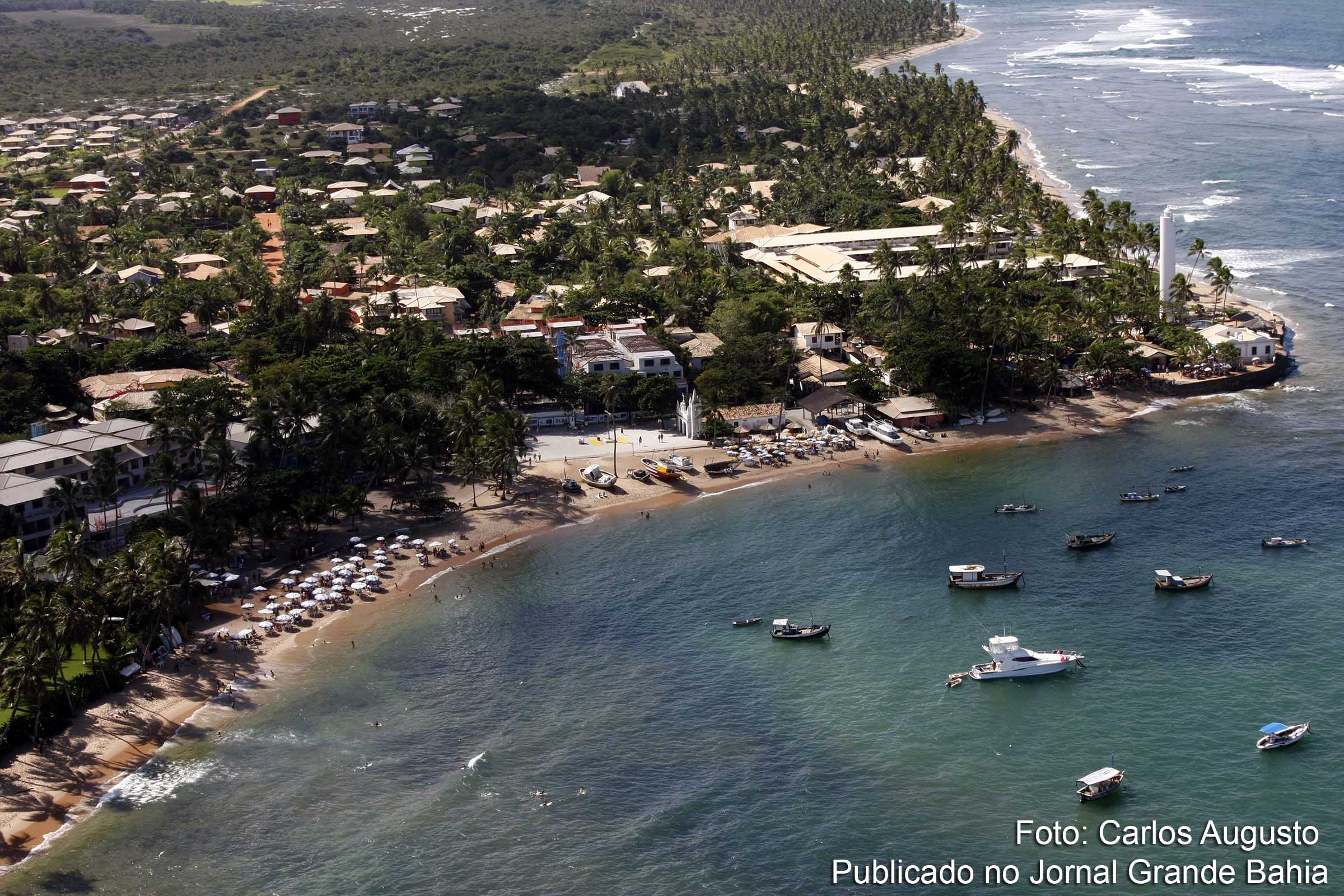 Vista aérea de Praia do Forte, município de Mata de São João.