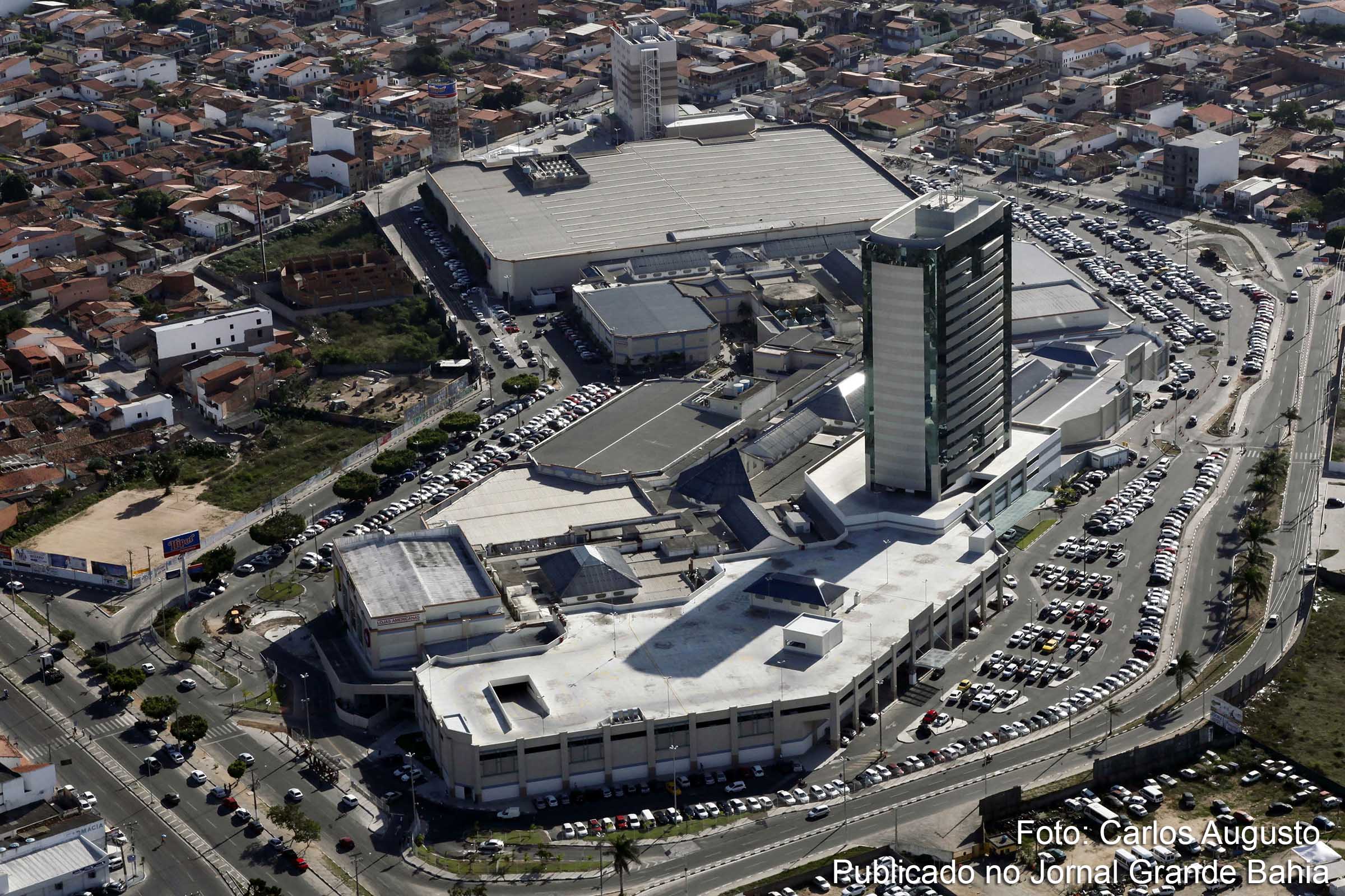 Vista aérea do Boulevard Shopping Feira de Santana. Com decisão judicial, shopping pode passar a cobrar por estacionamento.