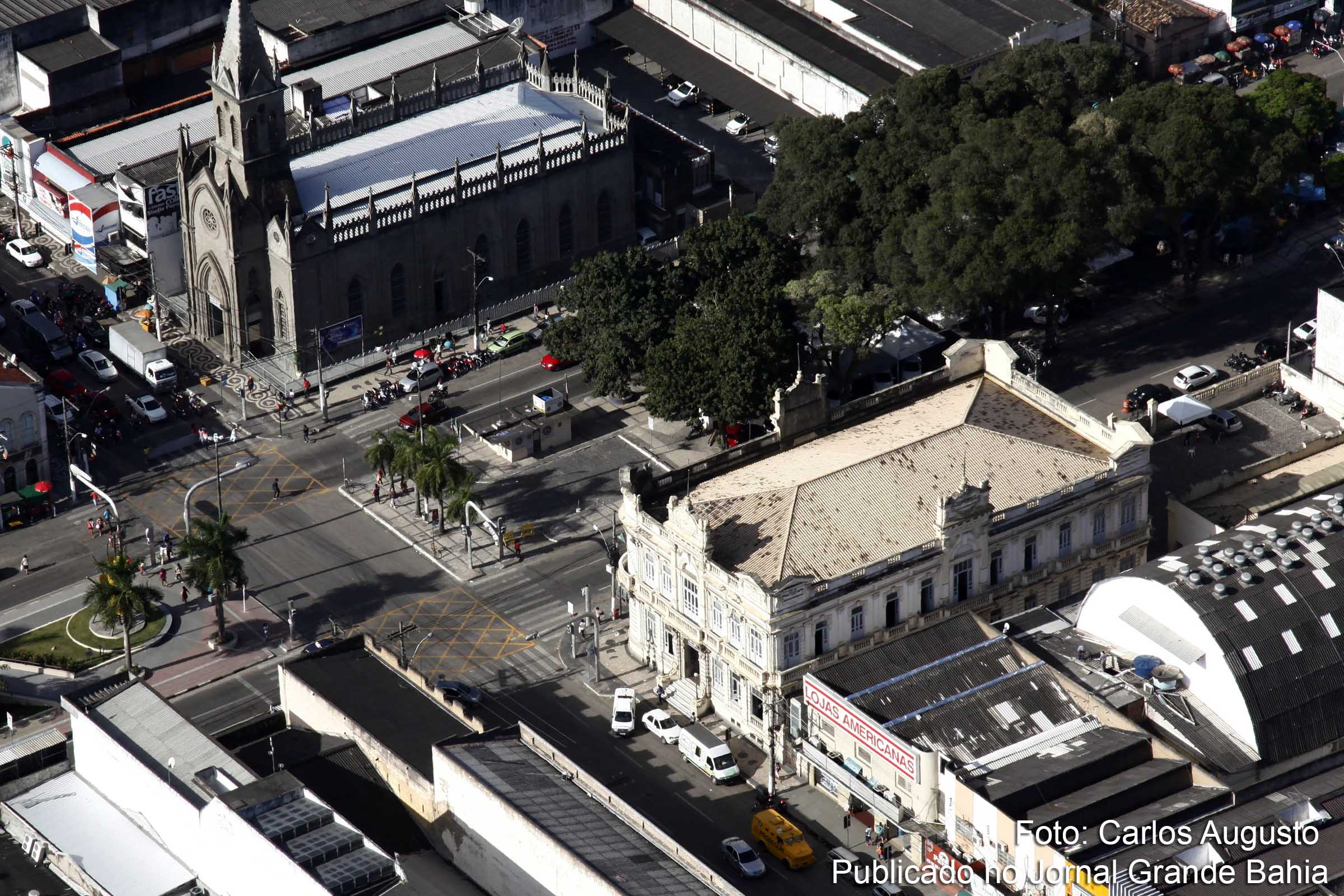 Vista aérea do Paço Maria Quitéria, sede da Prefeitura de Feira de Santana. Demandas judiciais sobre o IPTU foram superadas.