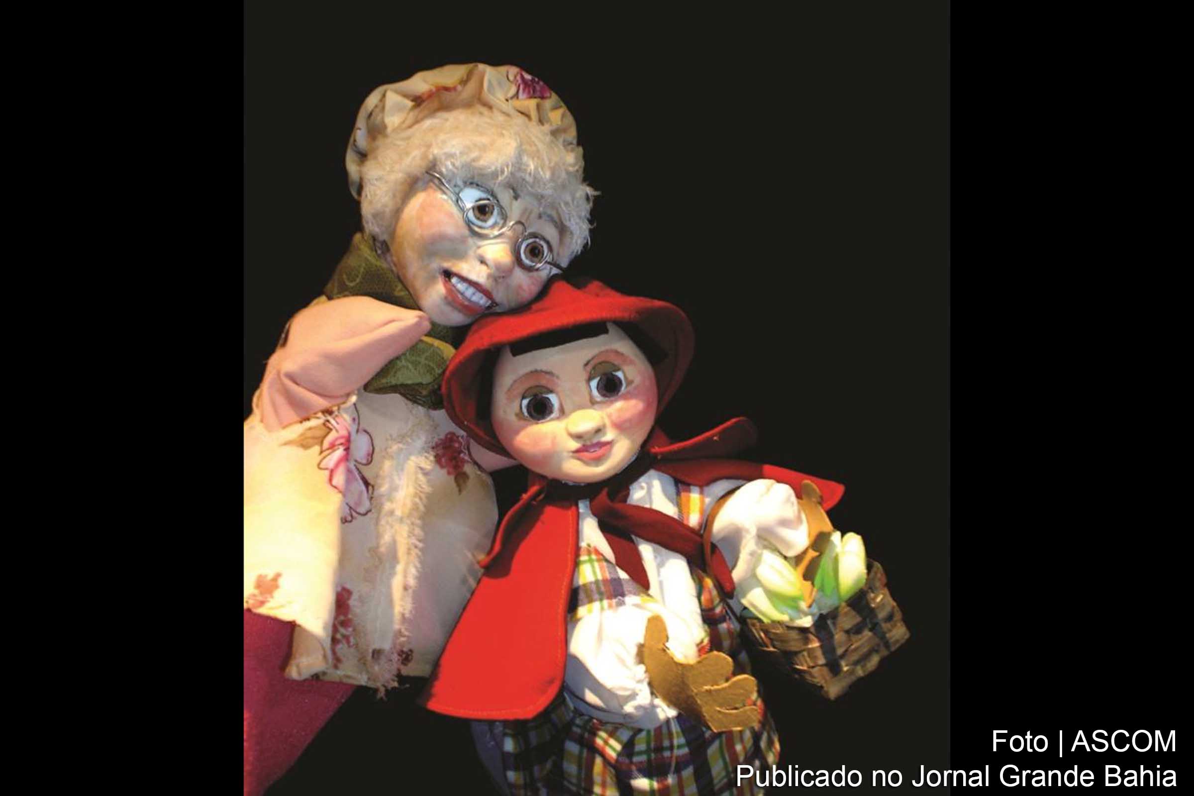 A peça infantil Chapeuzim Vermelho e o Lobo Marrom.