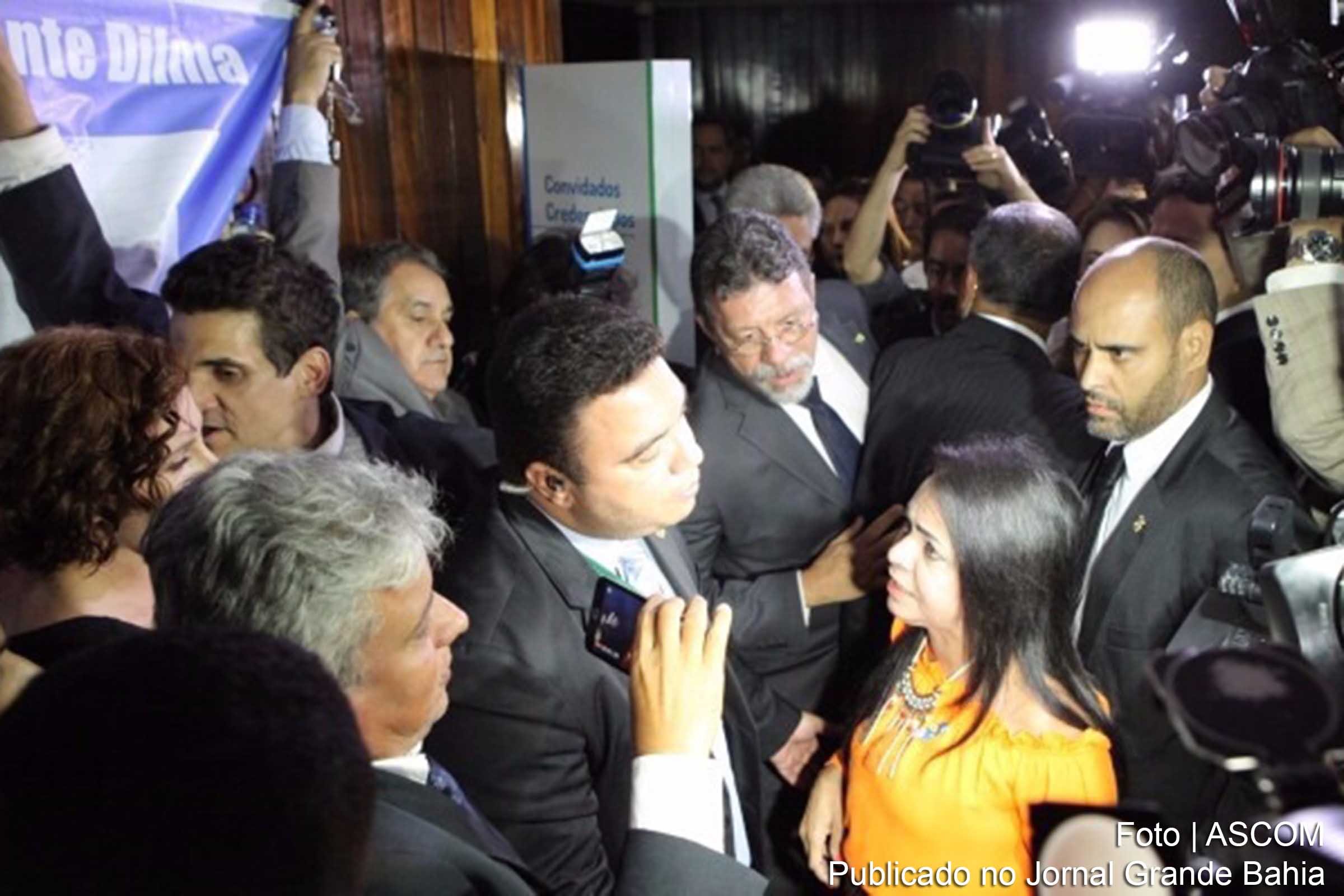 Momento em que a deputada Moema Gramacho é agredida na Câmara Federal.