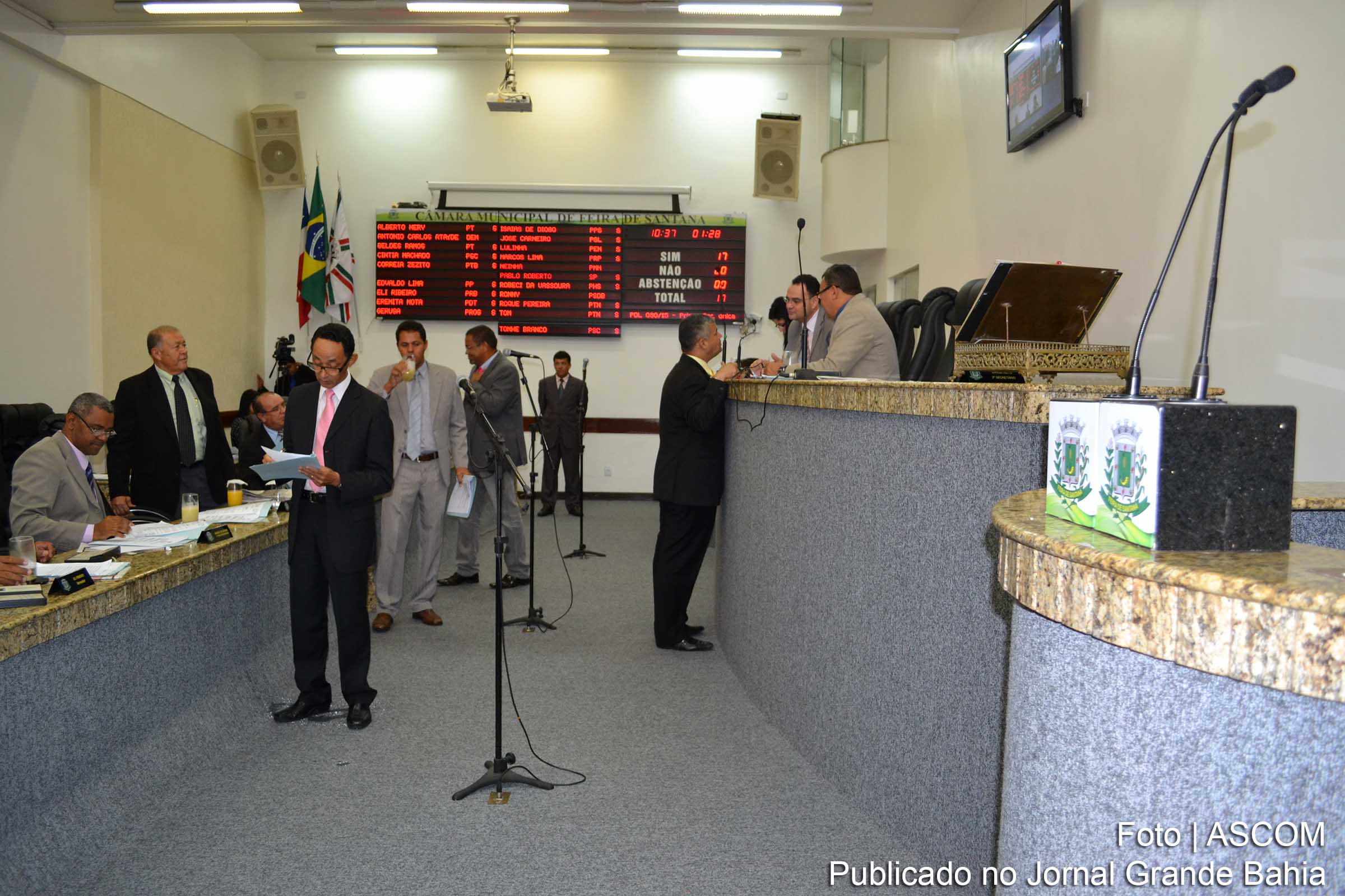 Vereadores debatem exercício financeiro 2016 de Feira de Santana.