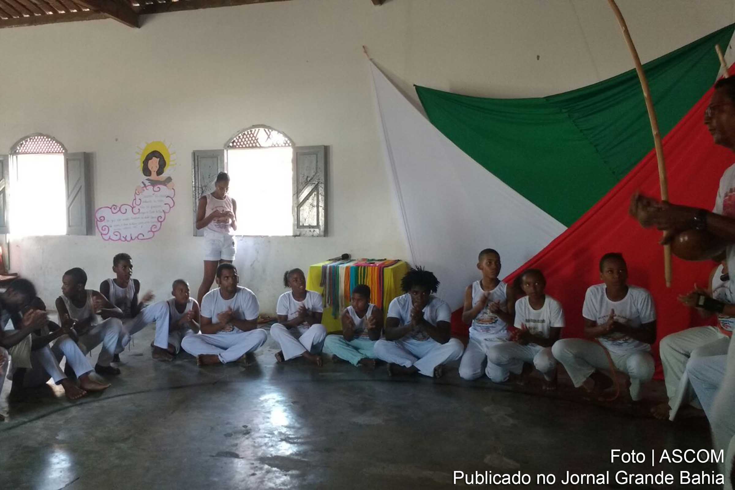 Encontro de capoeira reúne significativo público.