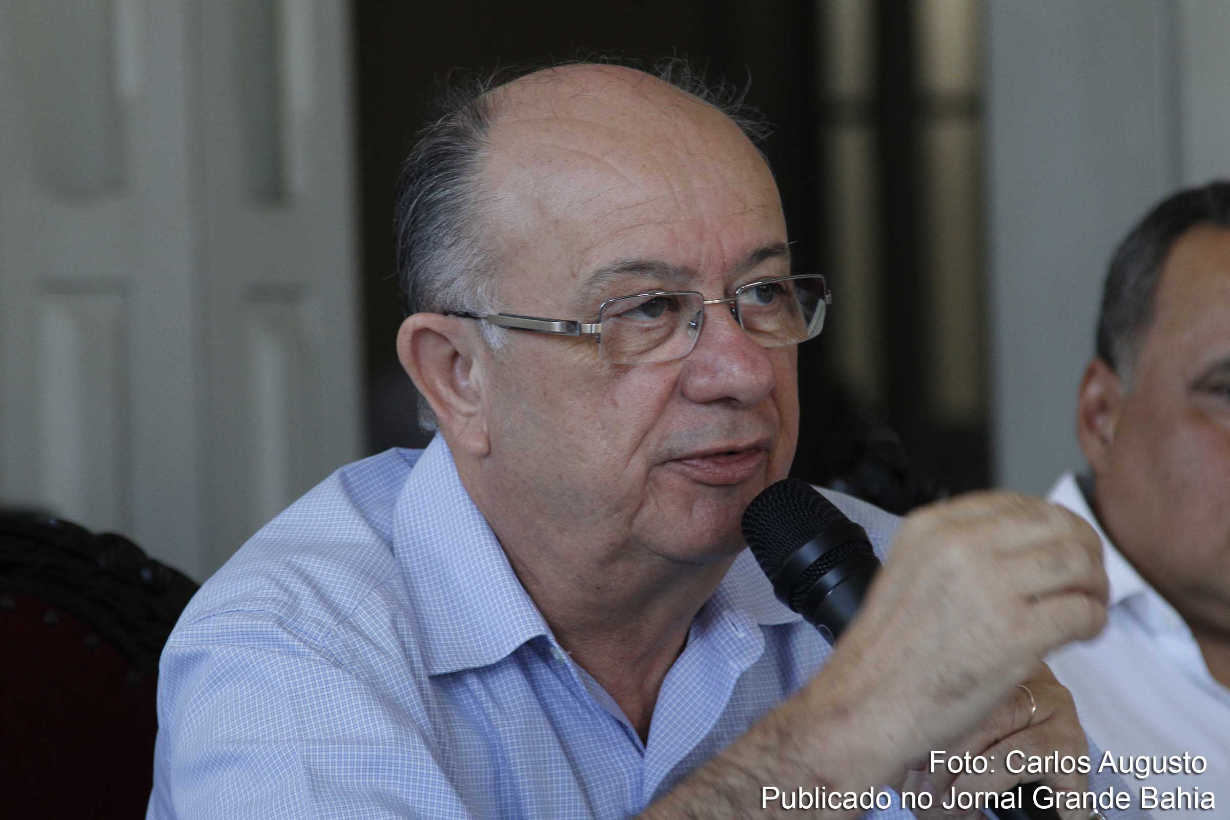 Durante entrevista, Prefeito José Ronaldo de Carvalho disse que crise nacional preocupa e que processo eleitoral de 2016 será tratado em tempo oportuno.