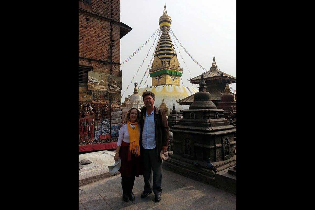Juarez Duarte Bomfim e Cecília Maringoni no Vale de Katmandu, Nepal.