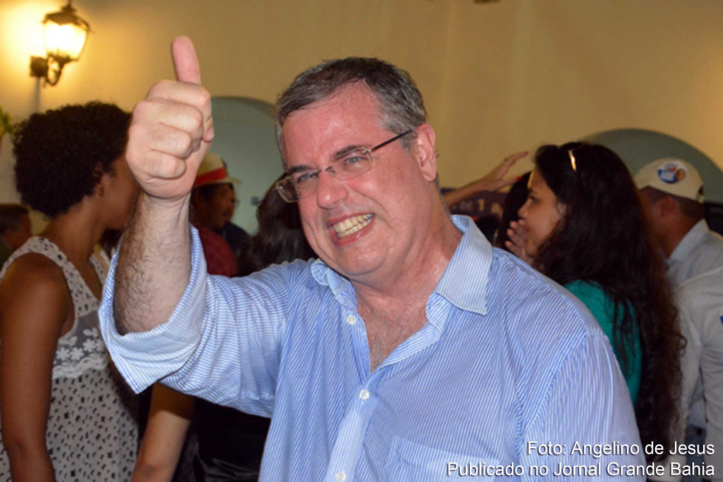 Luiz Viana é reeleito presidente da OAB da Bahia.