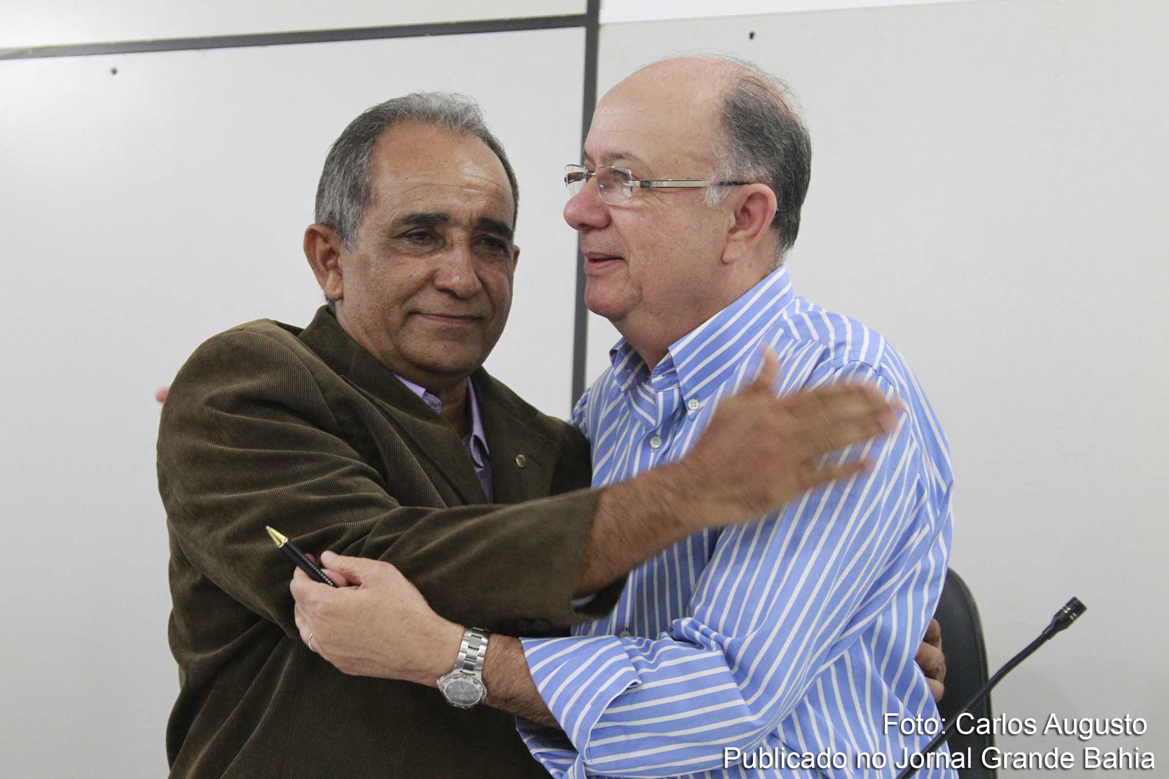 Pedro Nascimento Boaventura e José Ronaldo de Carvalho. O novo secretário prometeu trabalhar diuturnamente para transformar Feira de Santana numa grande cidade.