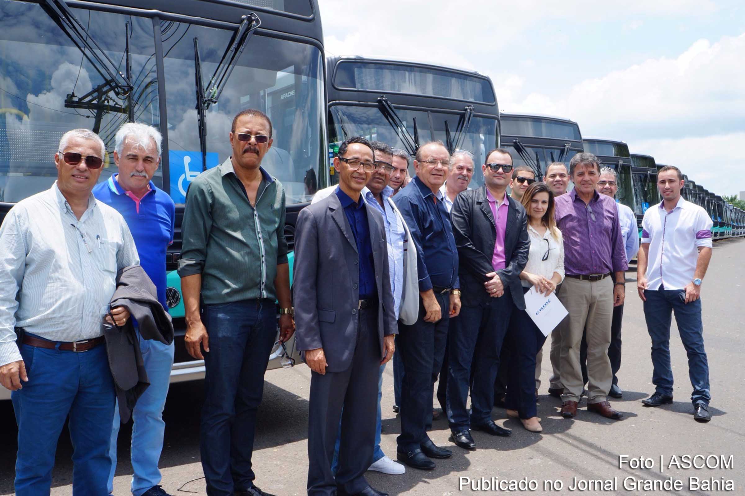Vereadores e membros da imprensa conhecem nova frota de ônibus de Feira de Santana.