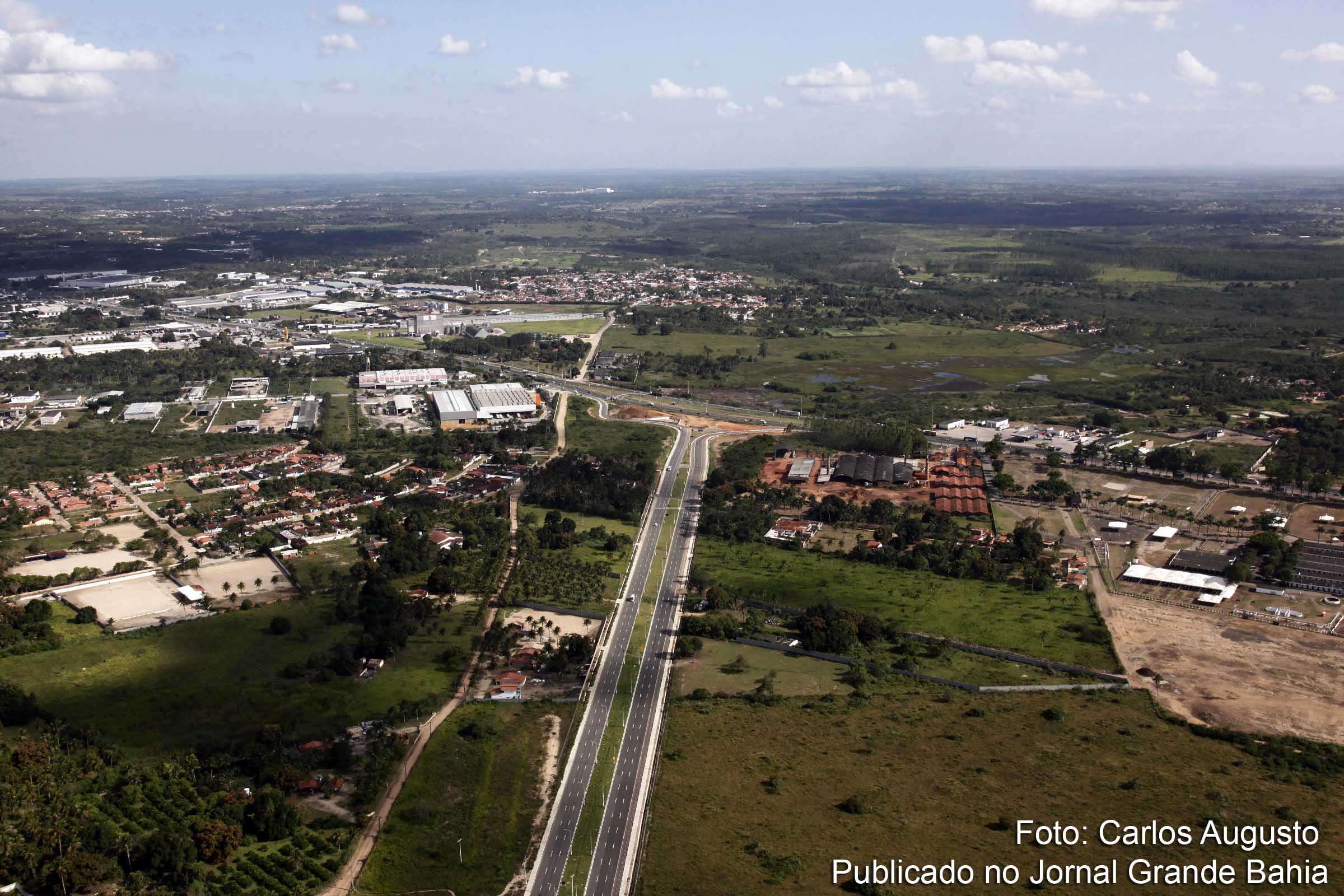 Vista aérea da ligação entre Avenida Nóide Cerqueira e BR 324, no município de Feira de Santana.