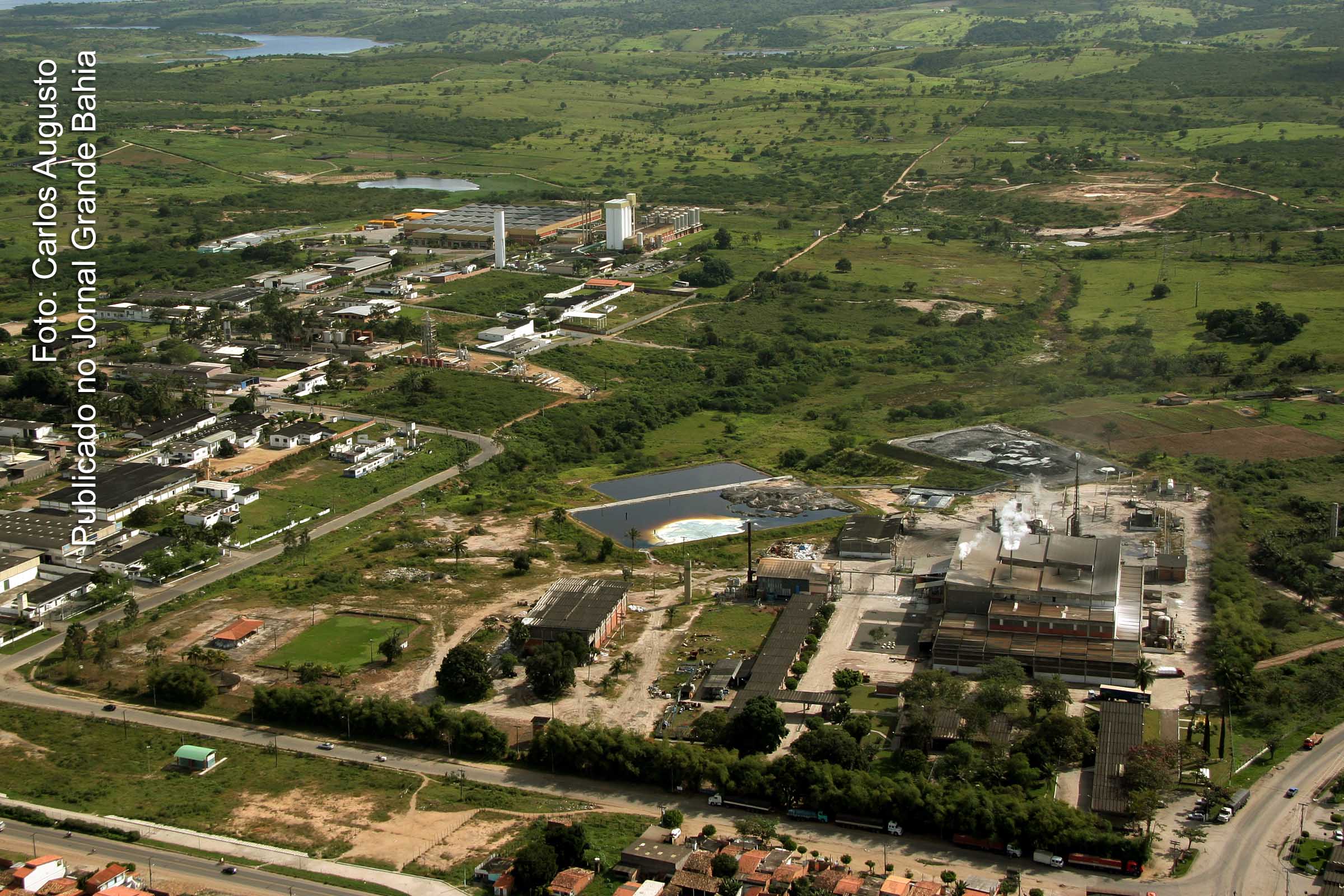 Vista aérea de Química Geral do Nordeste (QGN), imagem registrada em 11 de maio de 2005.
